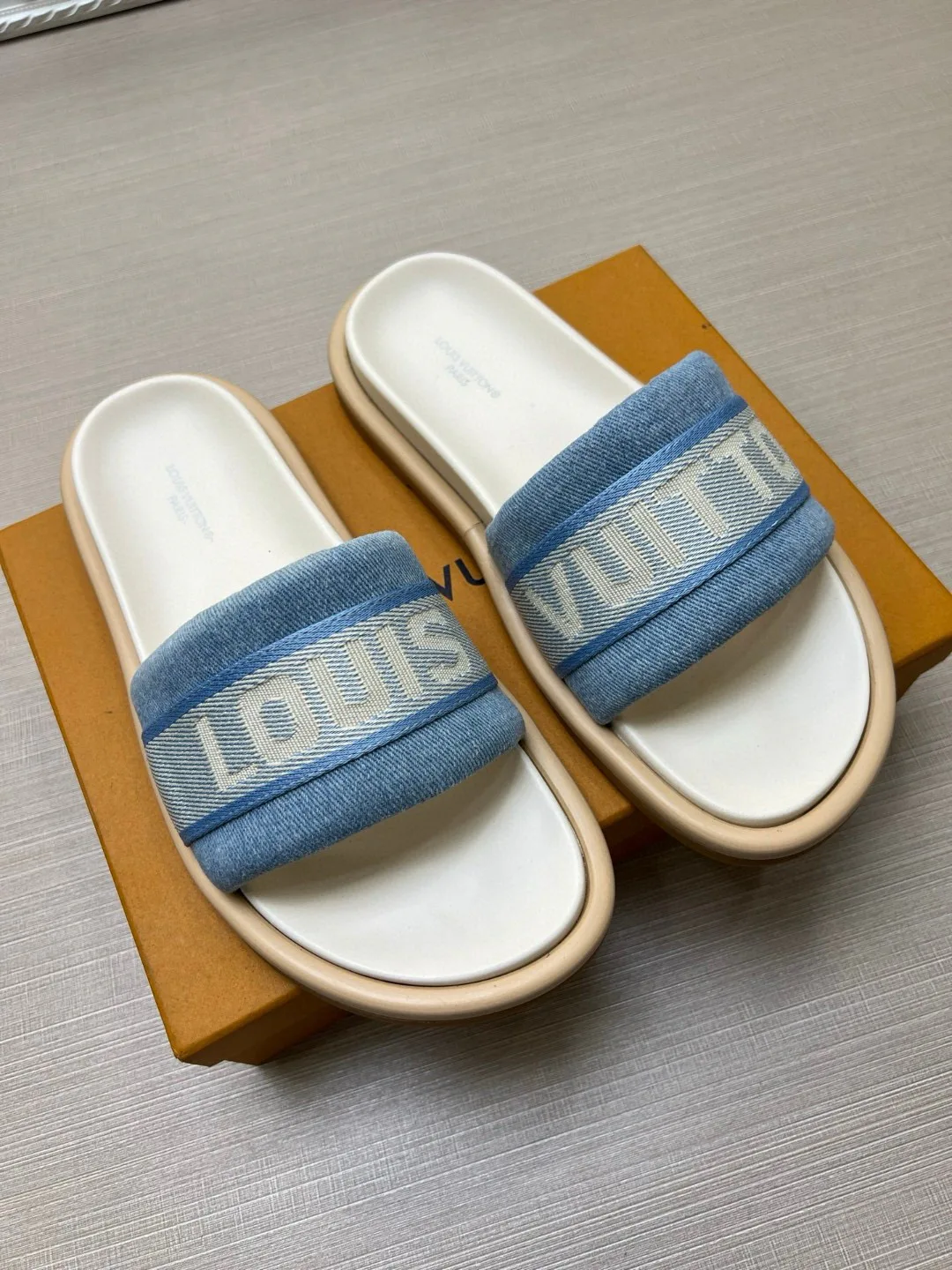 Шлепанцы Женские Louis Vuitton 9801532