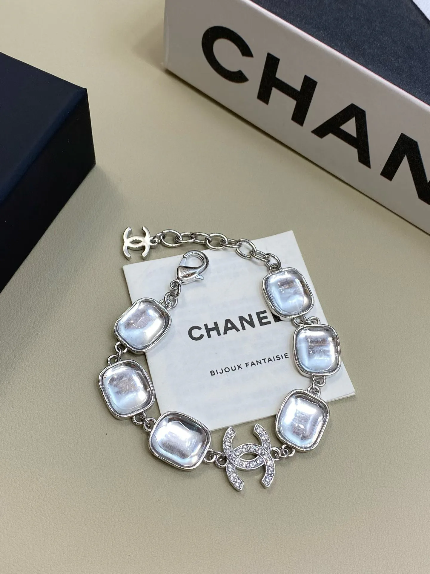 Бижутерия Chanel 18122370