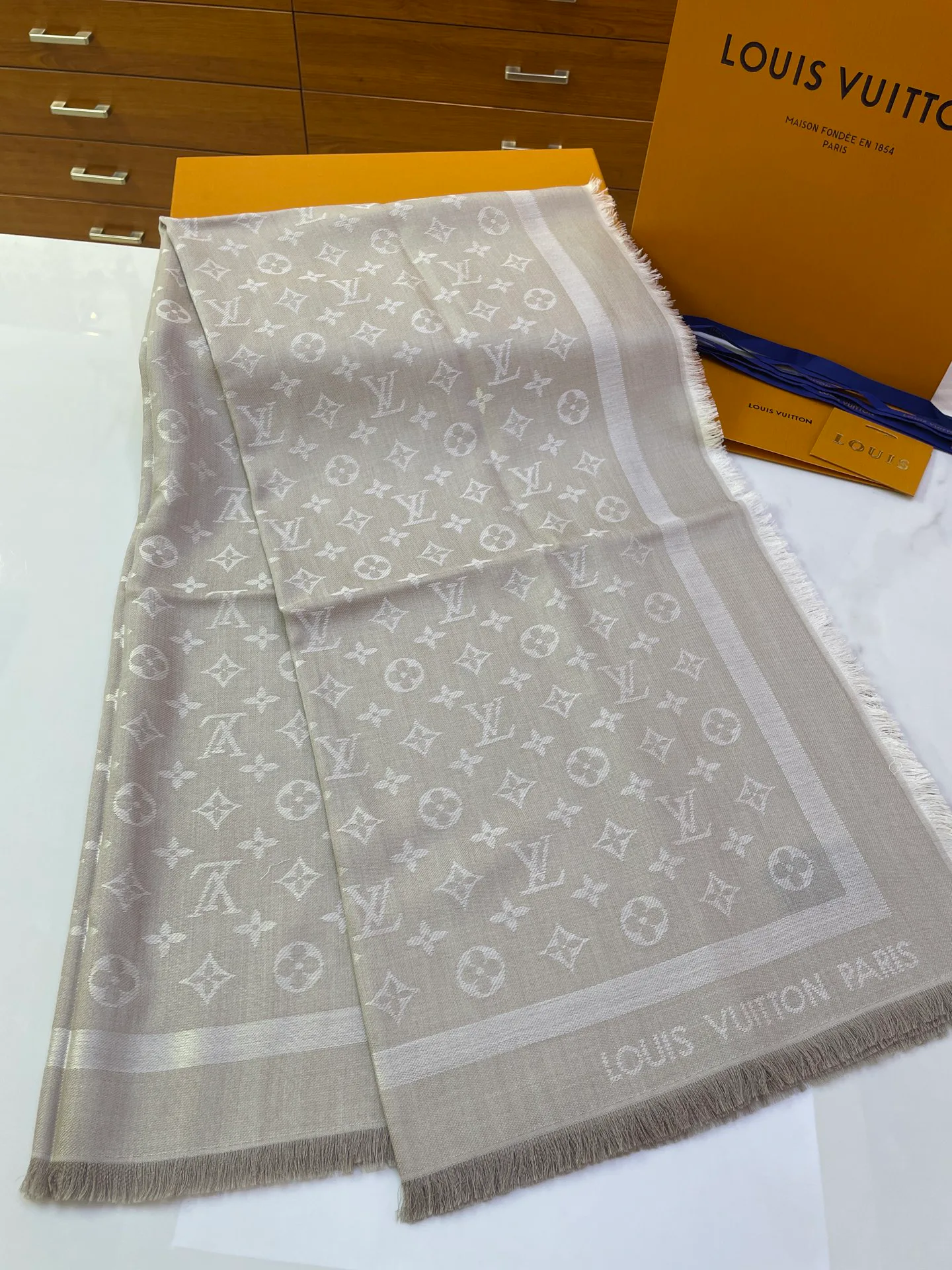 Шарфы Louis Vuitton 17928307
