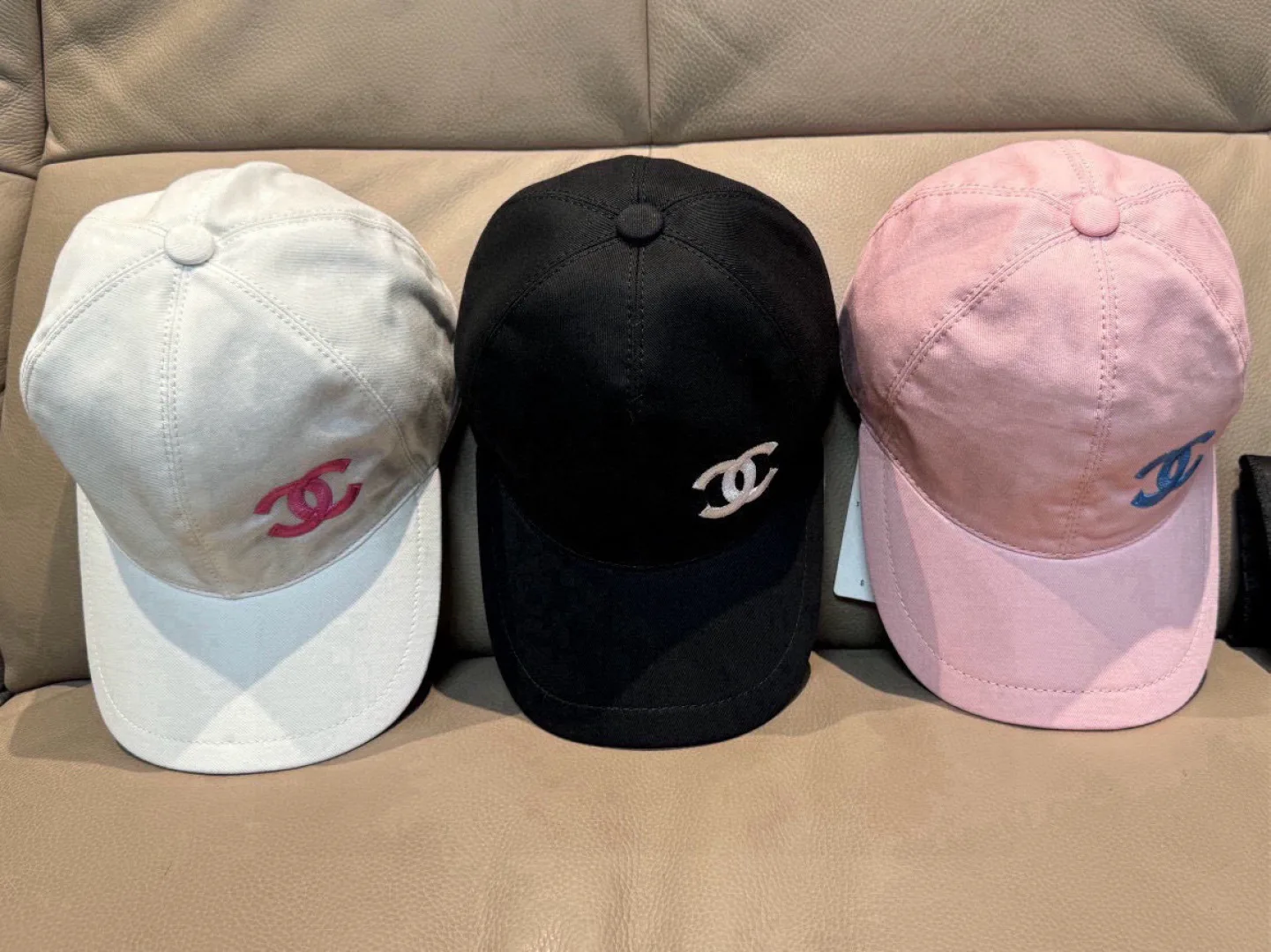 Головные Уборы Chanel 17604829