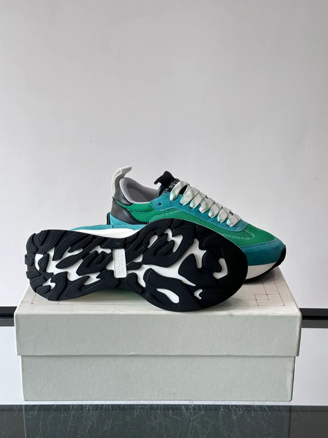 Кроссовки Женские Alexander Mcqueen 11228468