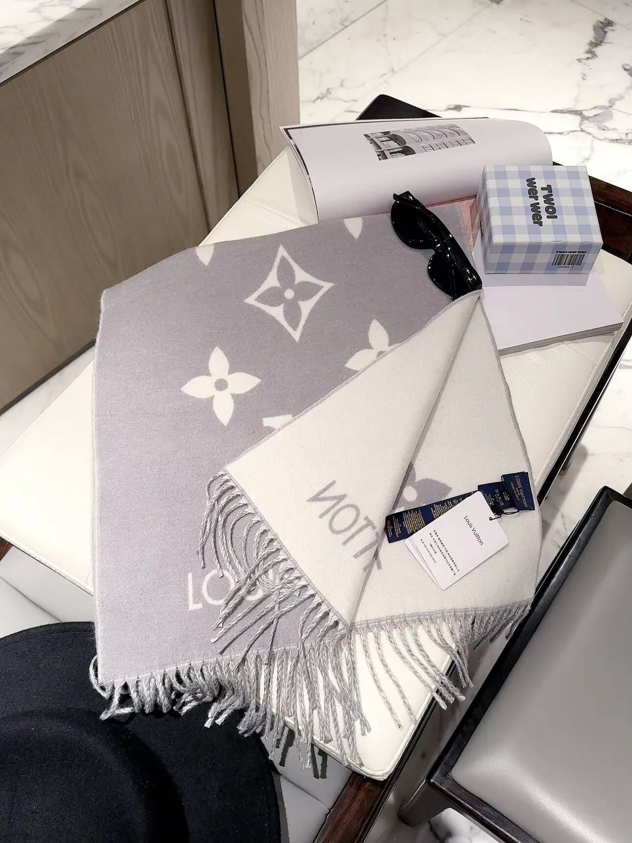 Шарфы Louis Vuitton 18427102