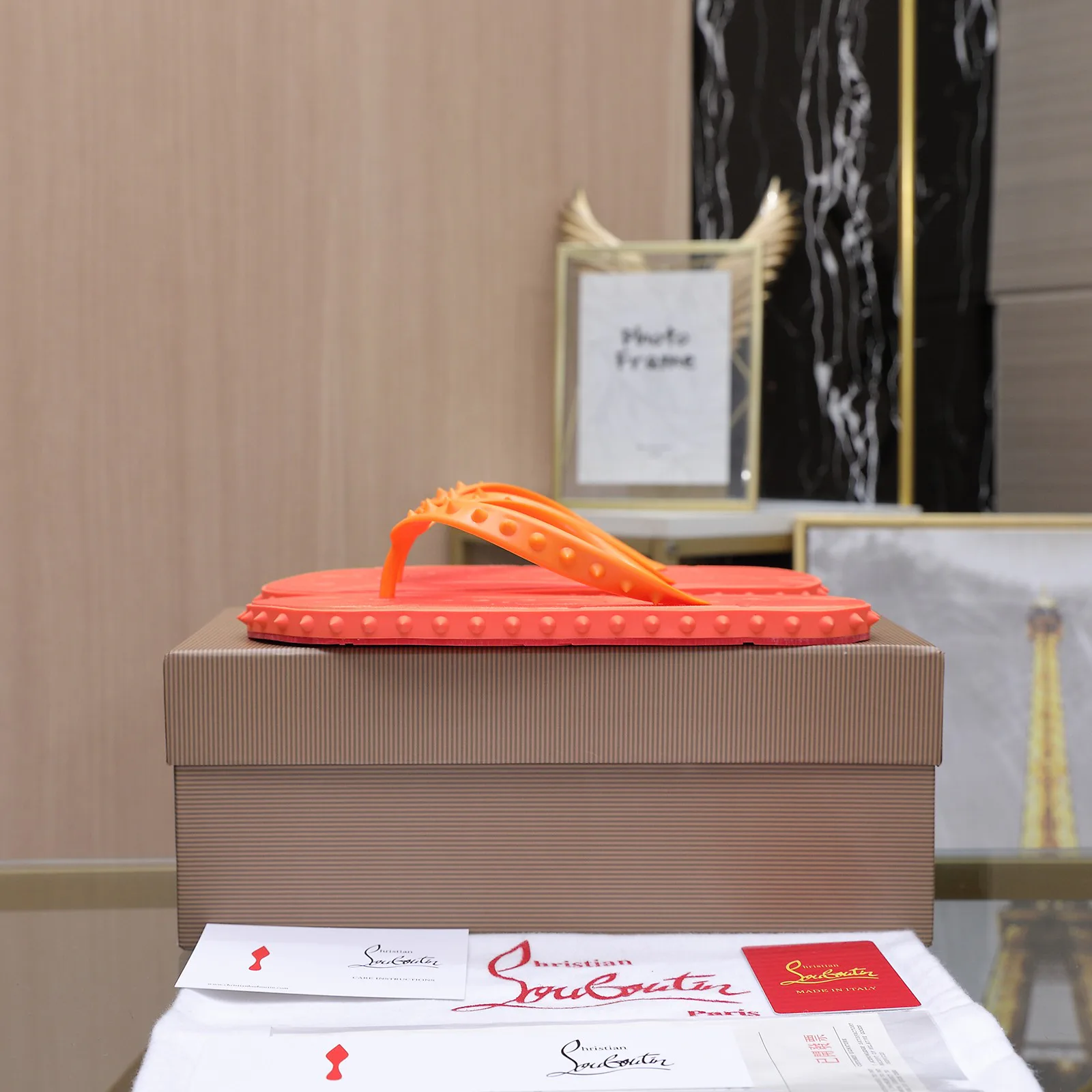 Шлепанцы Женские Christian Louboutin 17514963