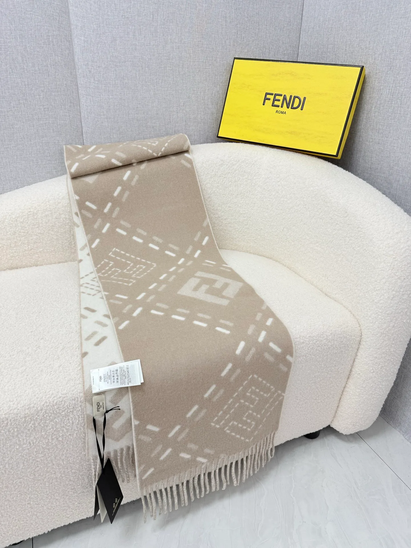 Шарфы Fendi 18003368