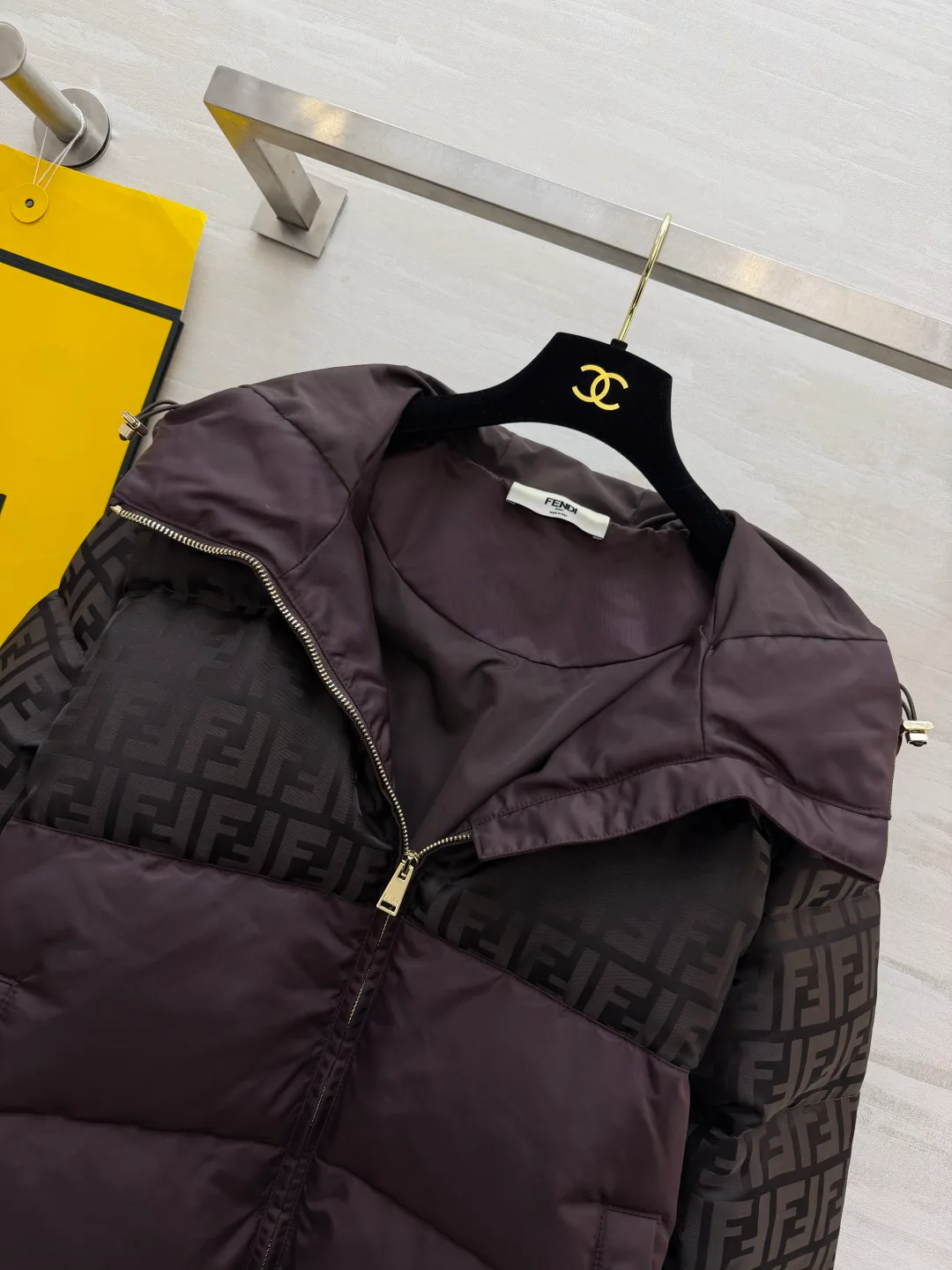 Куртки И Пуховики Женские Fendi 18768147