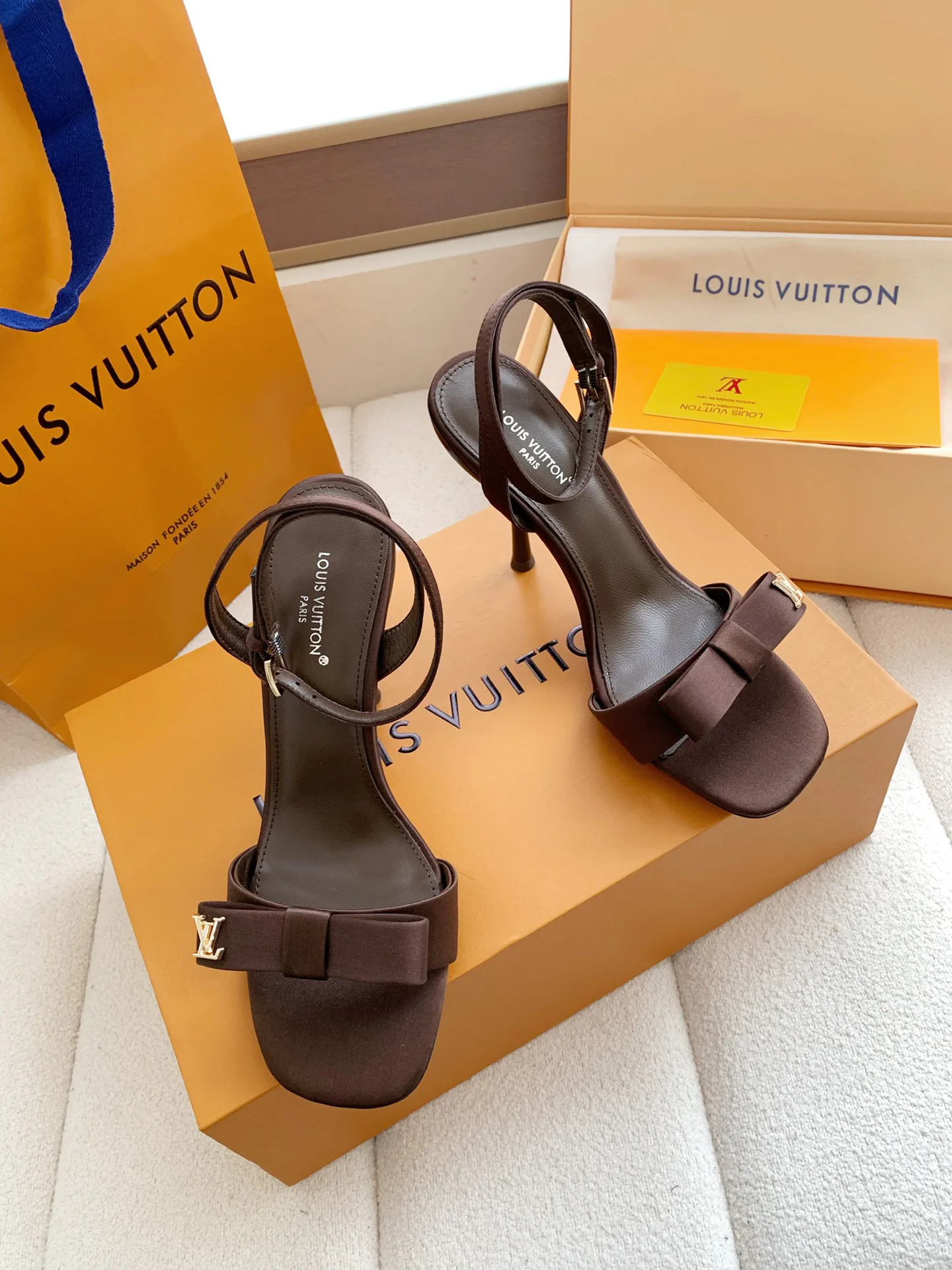 Босоножки Женские Louis Vuitton 13084434