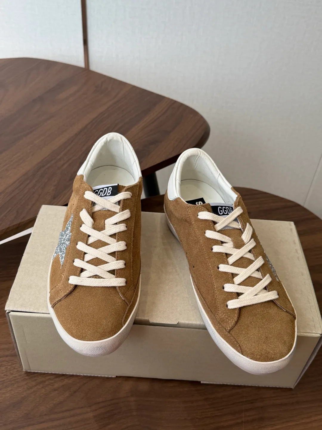Кроссовки Женские Golden Goose 18146572