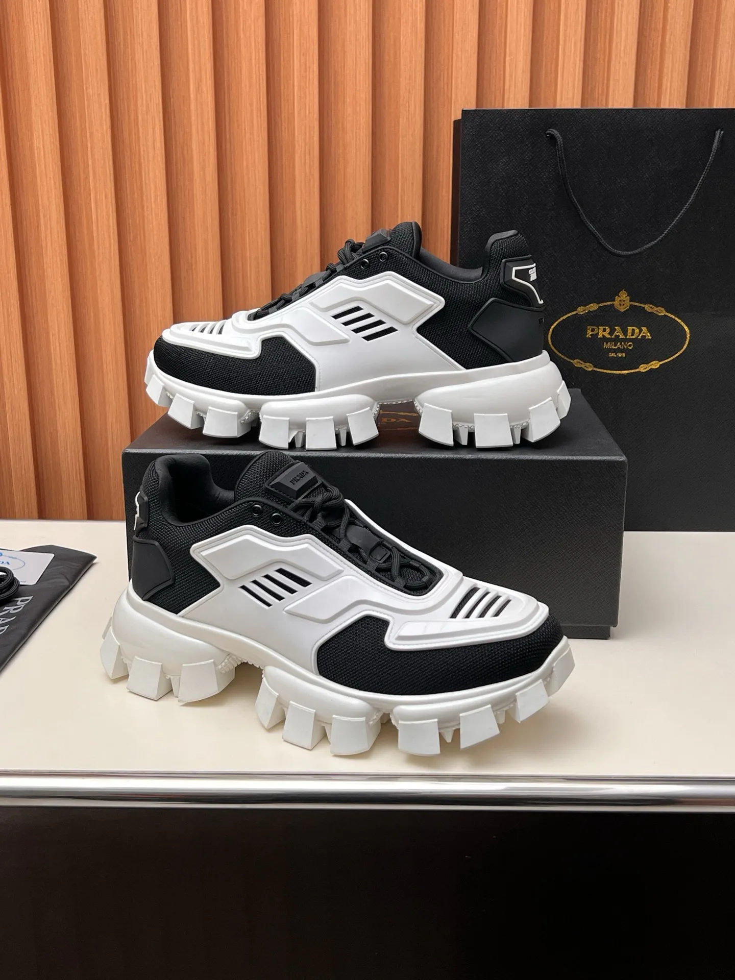 Кроссовки Женские Prada 17955143