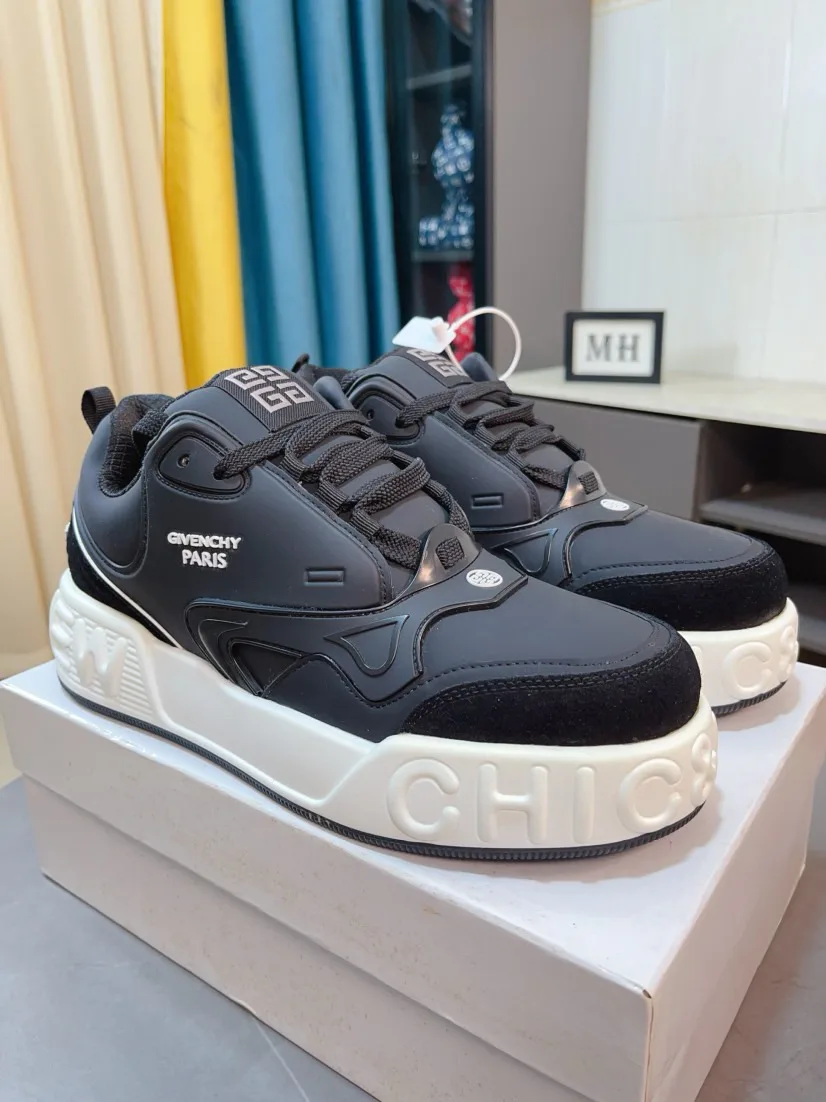 Кроссовки Женские Givenchy 18211926