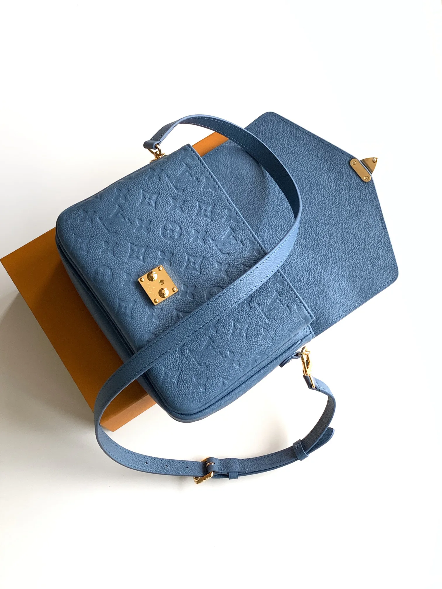 Сумки На Ремне Женские Louis Vuitton 18153216