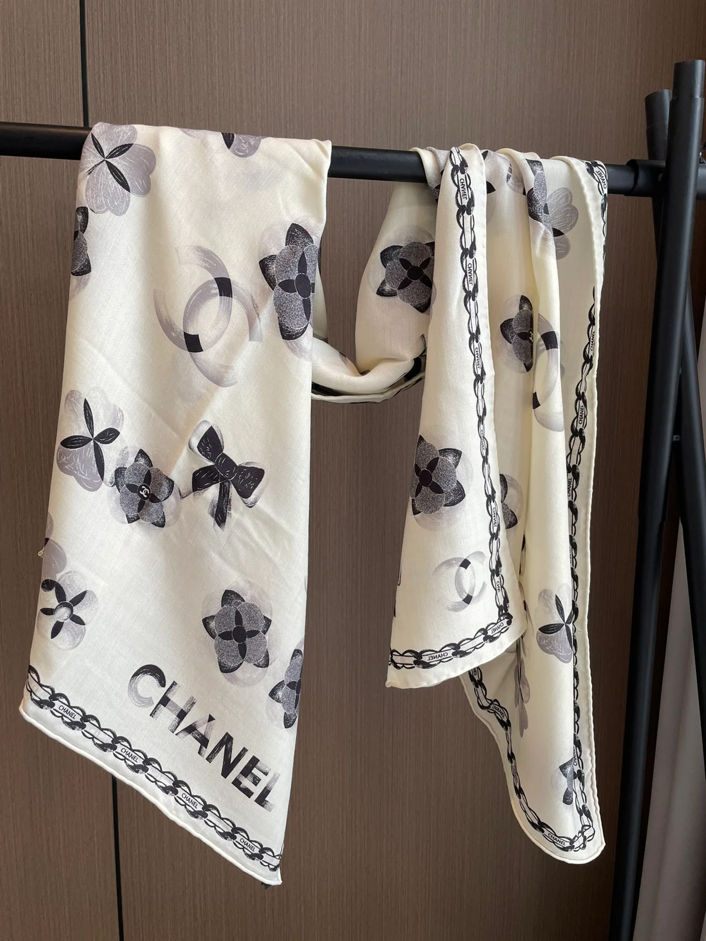 Шарфы Chanel 12468870