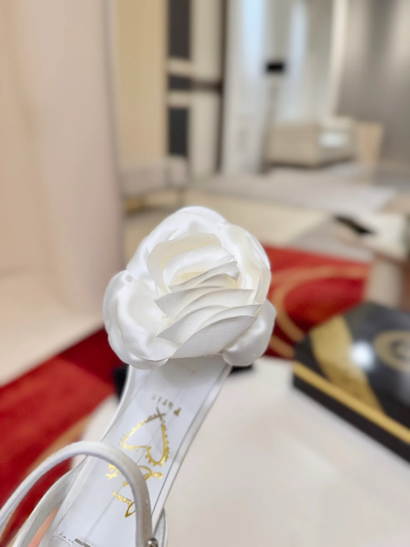 Босоножки Женские Christian Louboutin 18275832