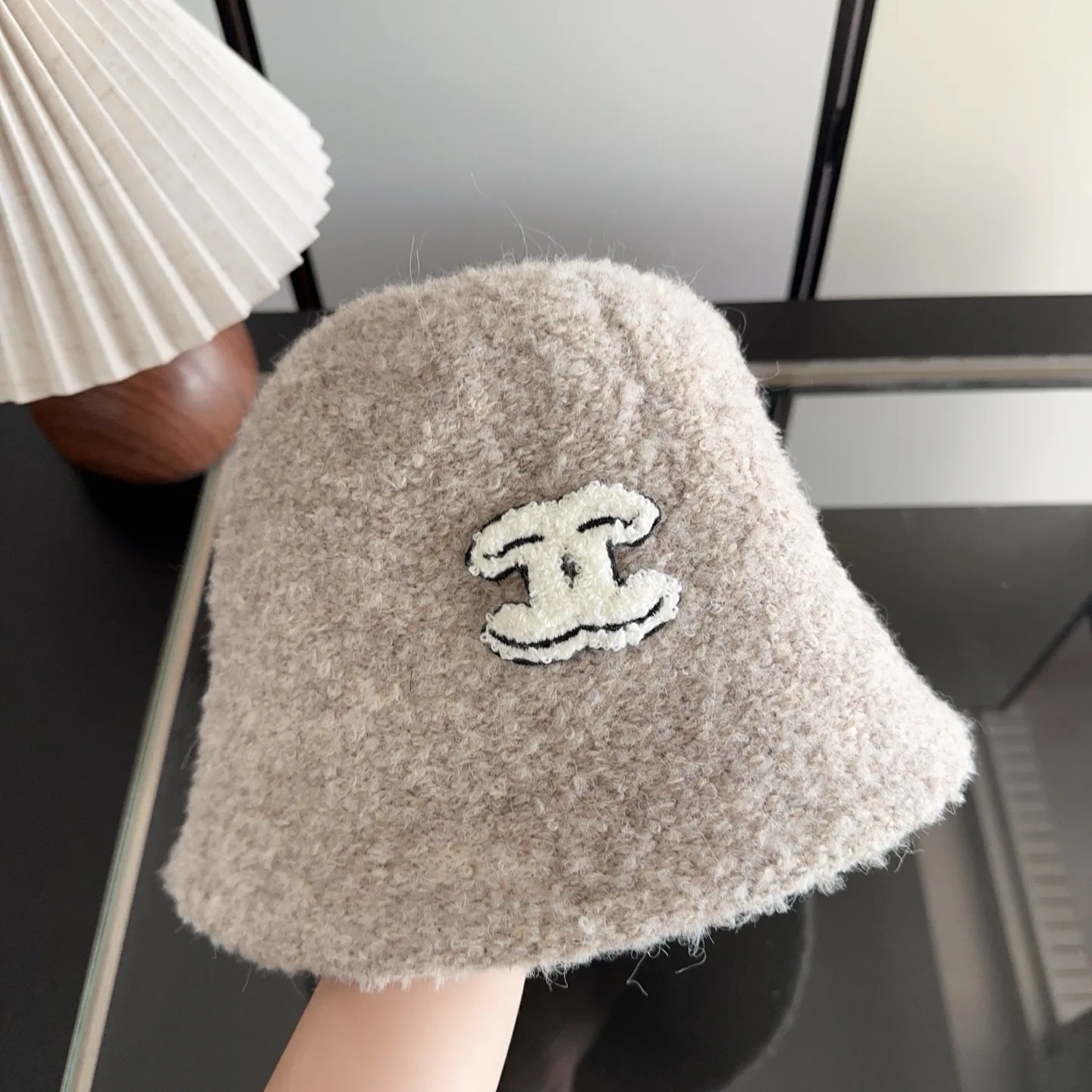Головные Уборы Chanel 18105168