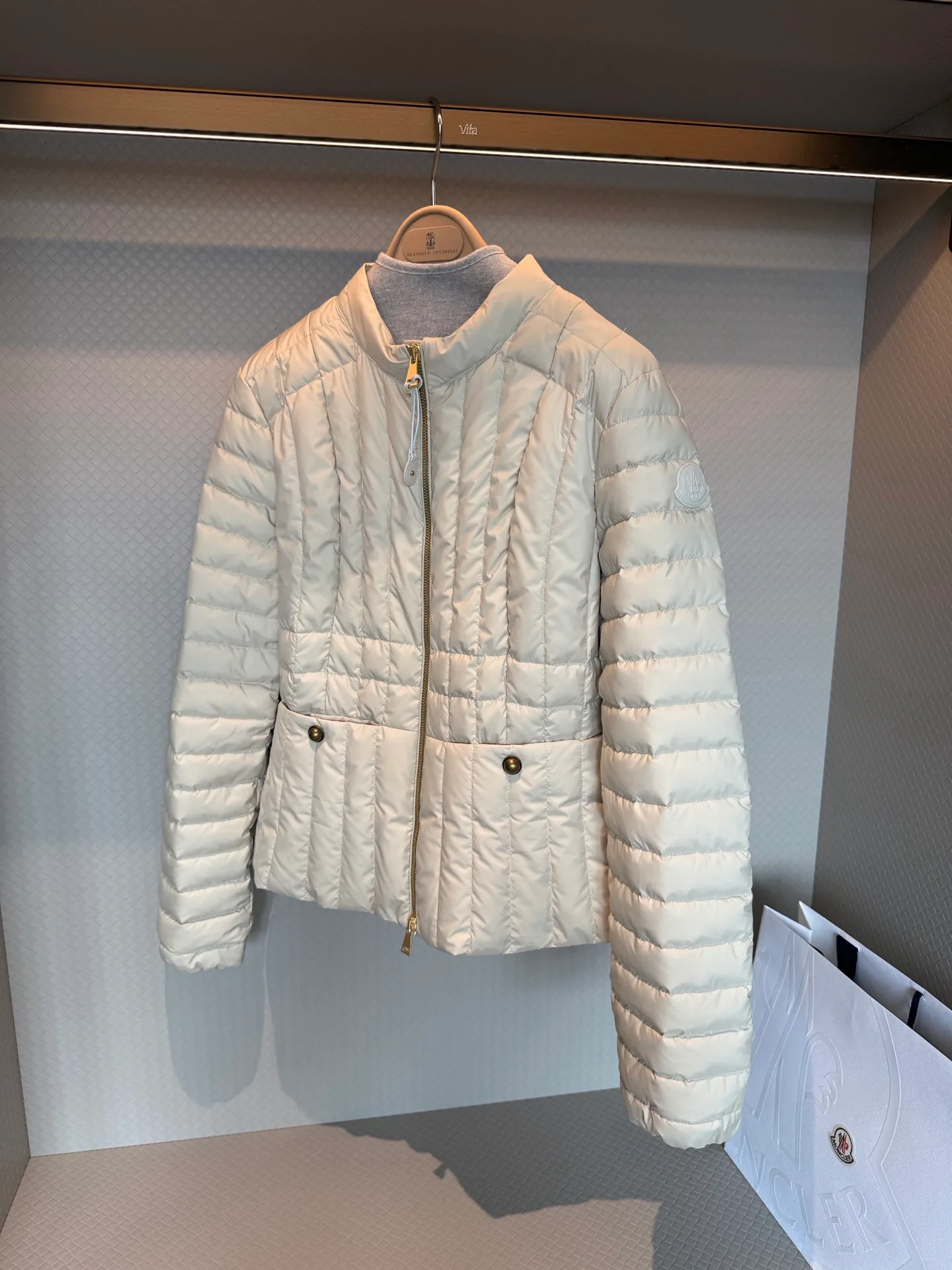 Куртки И Пуховики Женские Moncler 18692531