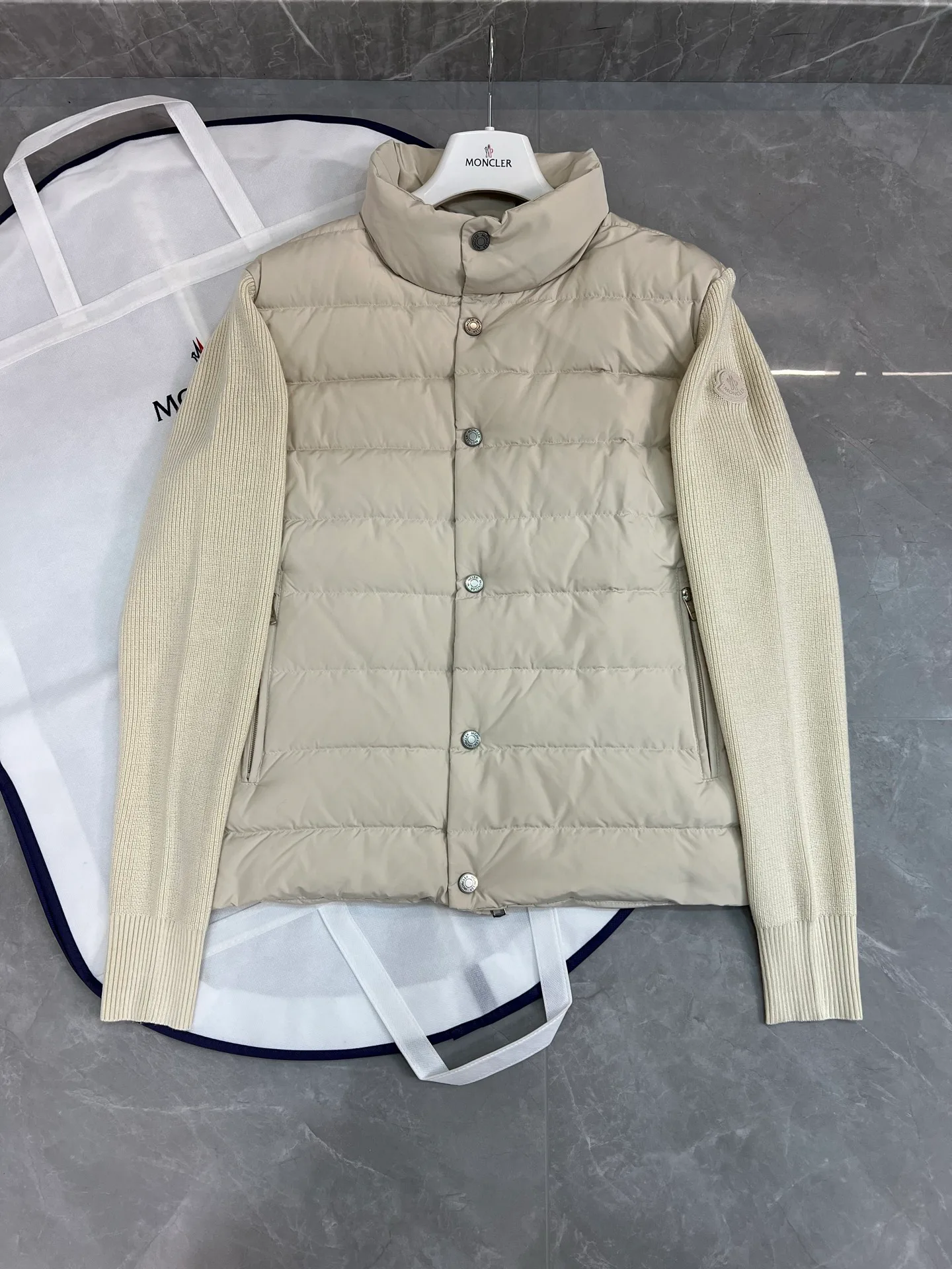 Куртки И Пуховики Женские Moncler 18599836
