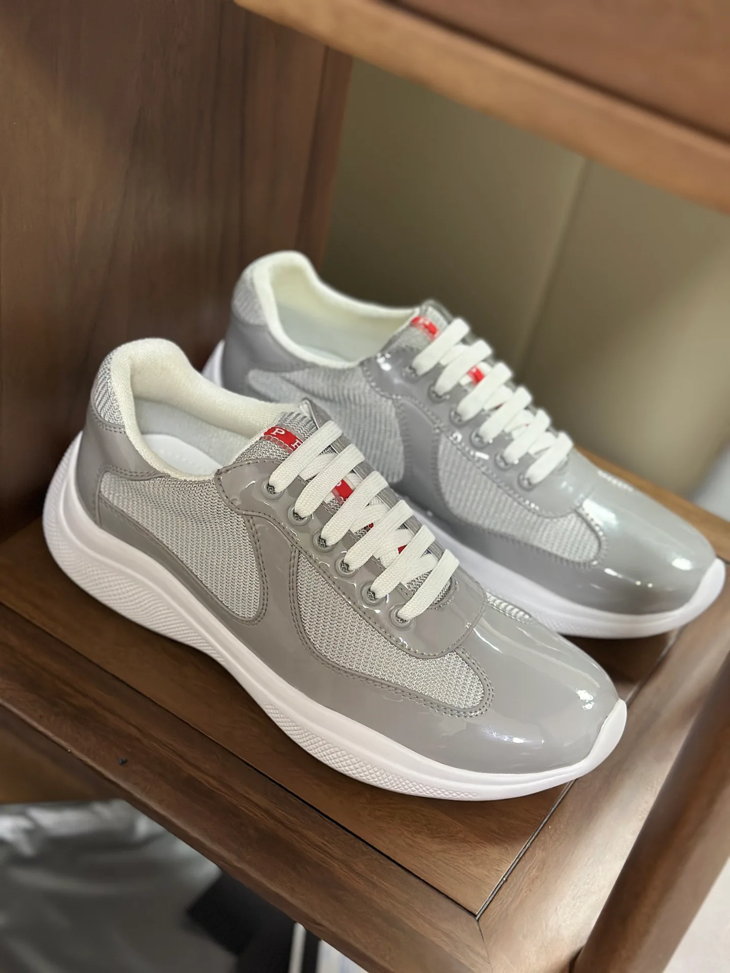 Кроссовки Женские Prada 18262260