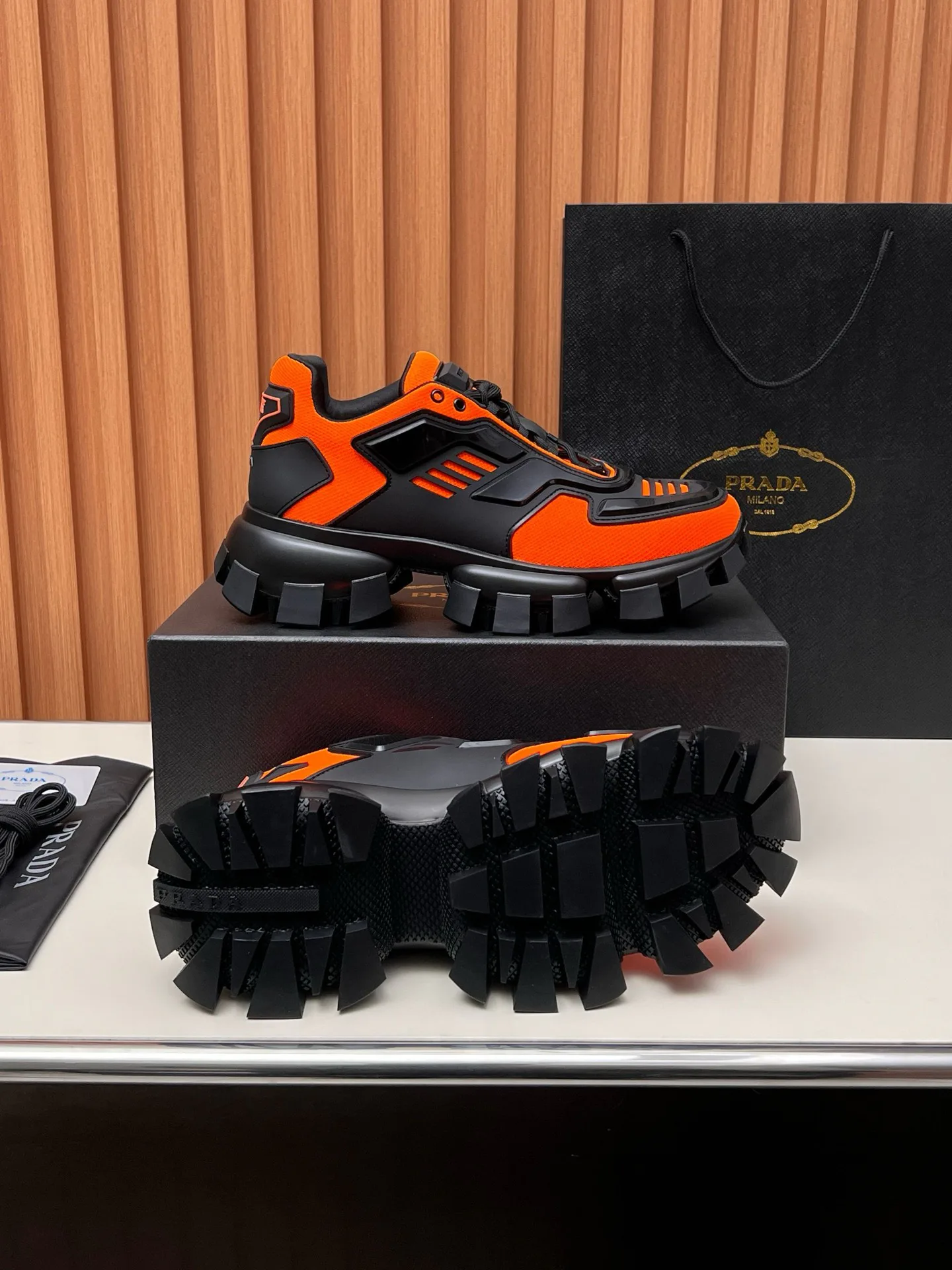 Кроссовки Женские Prada 17955149