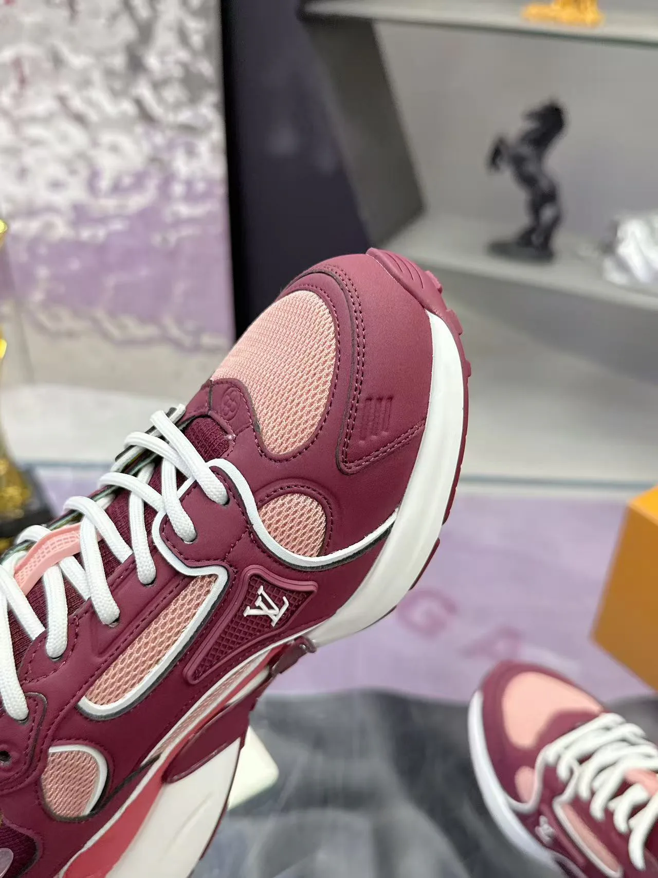 Кроссовки Женские Louis Vuitton 17530424