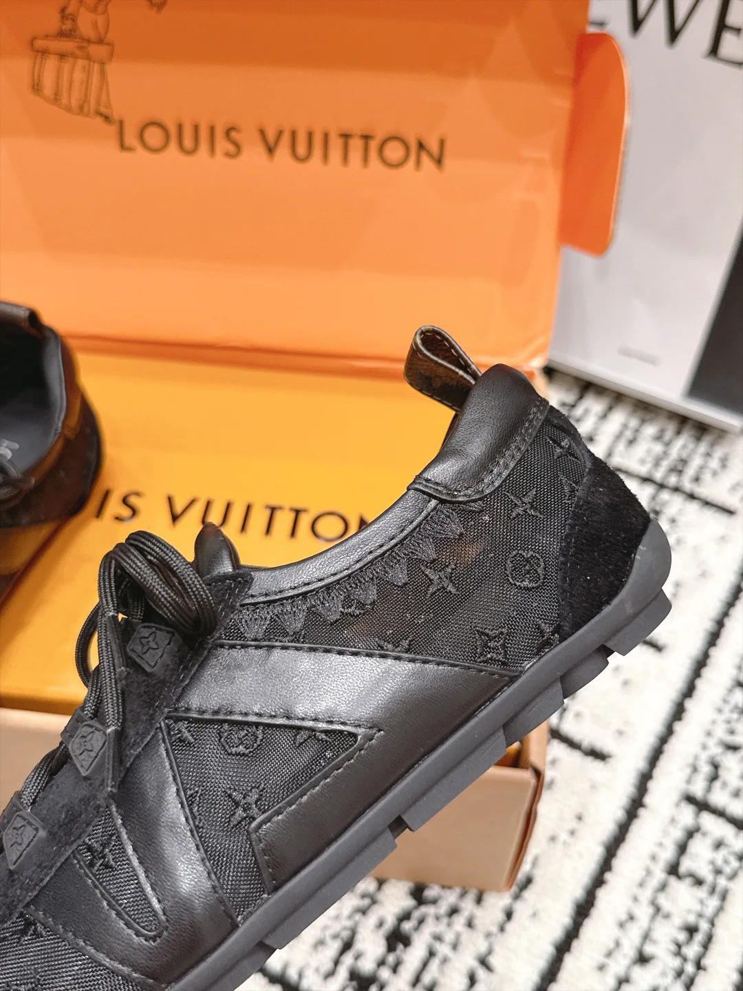 Кроссовки Женские Louis Vuitton 17895118
