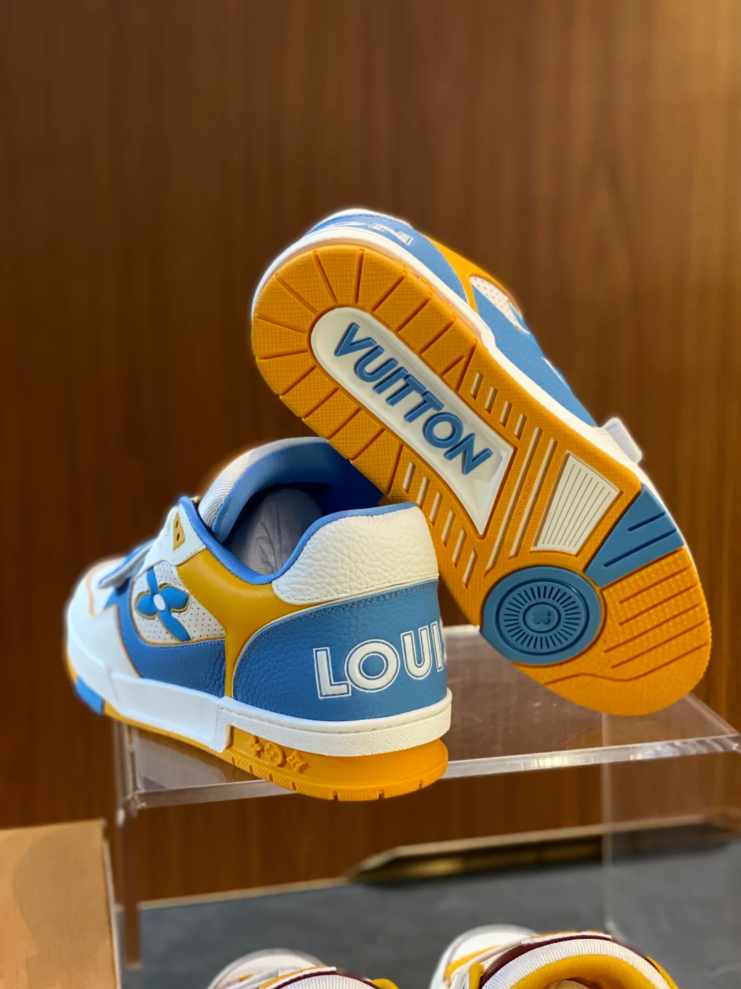 Кроссовки Женские Louis Vuitton 1276750