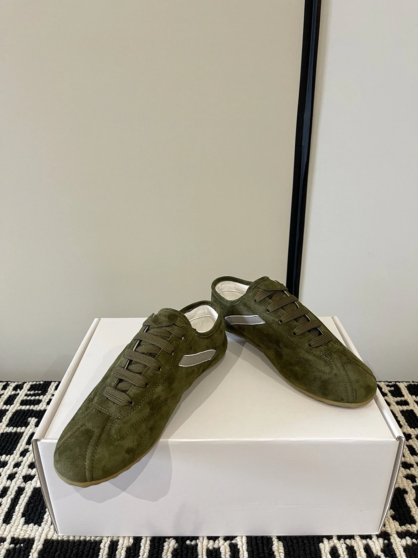 Кроссовки Женские Alexander Mcqueen 18386247