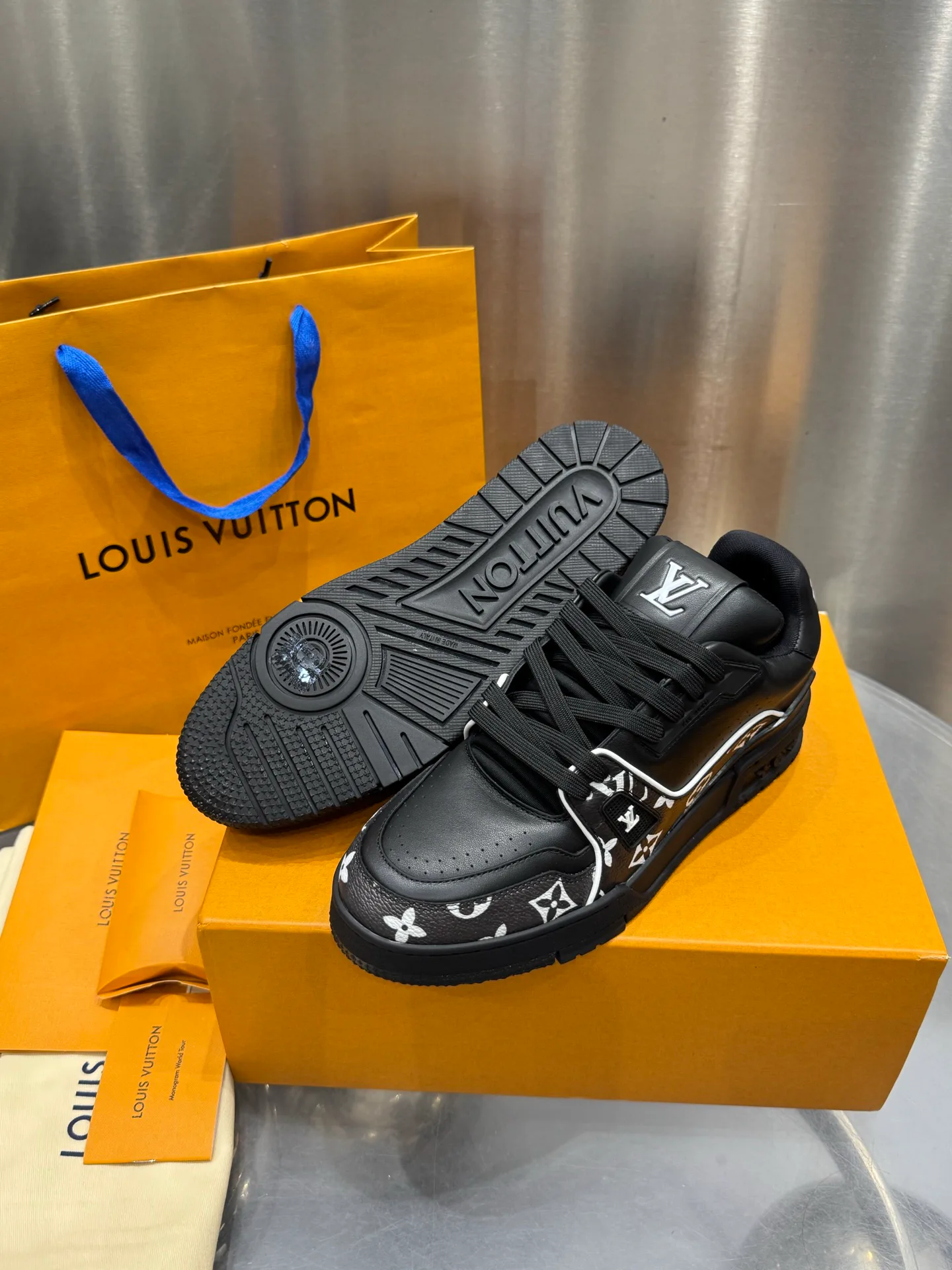 Кроссовки Женские Louis Vuitton 19073337