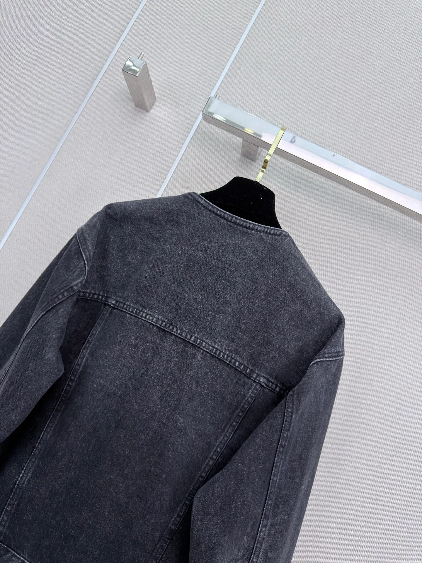 Куртки И Пуховики Женские Chanel 18245795