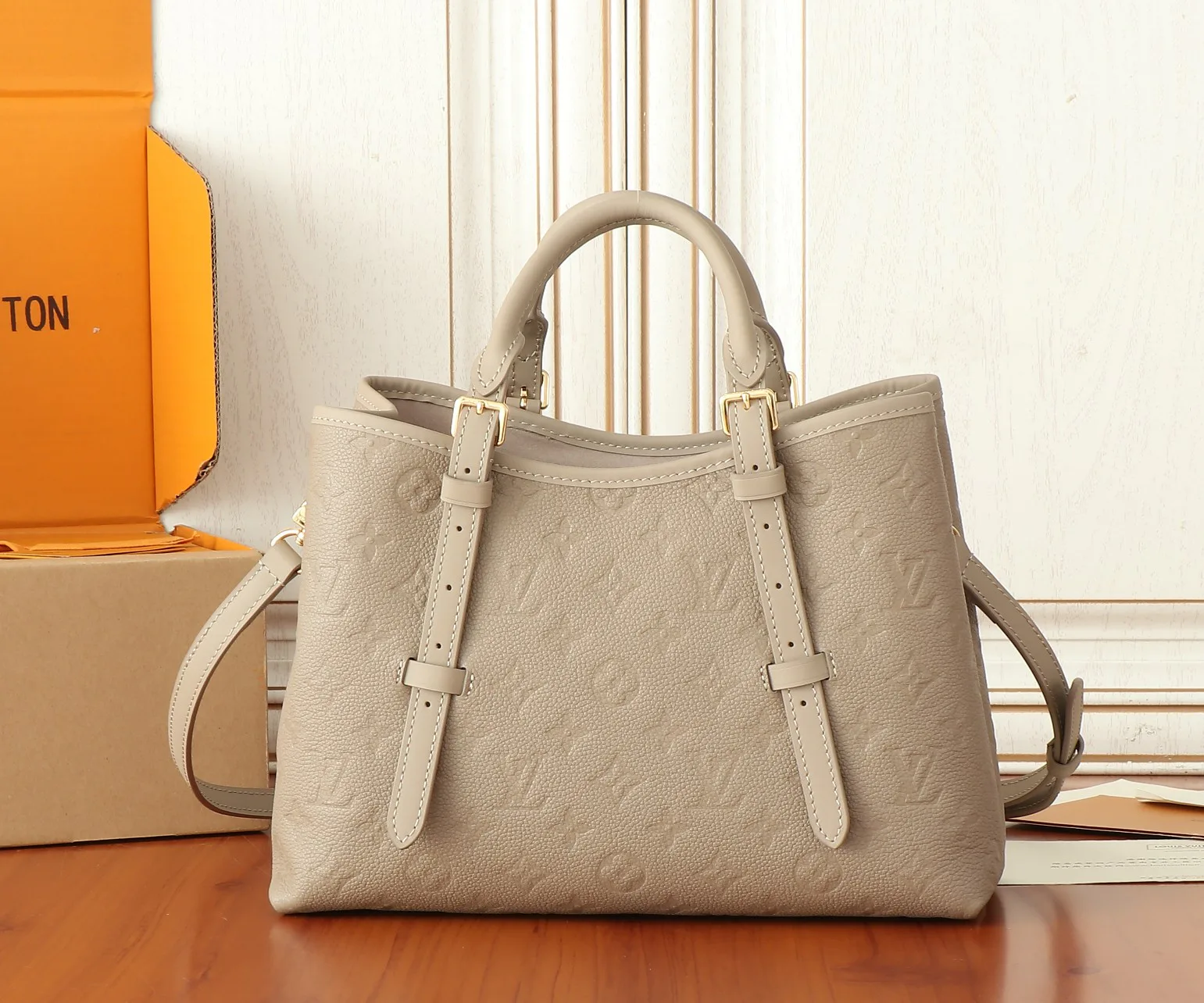 Классические Сумки Женские Louis Vuitton 17615675