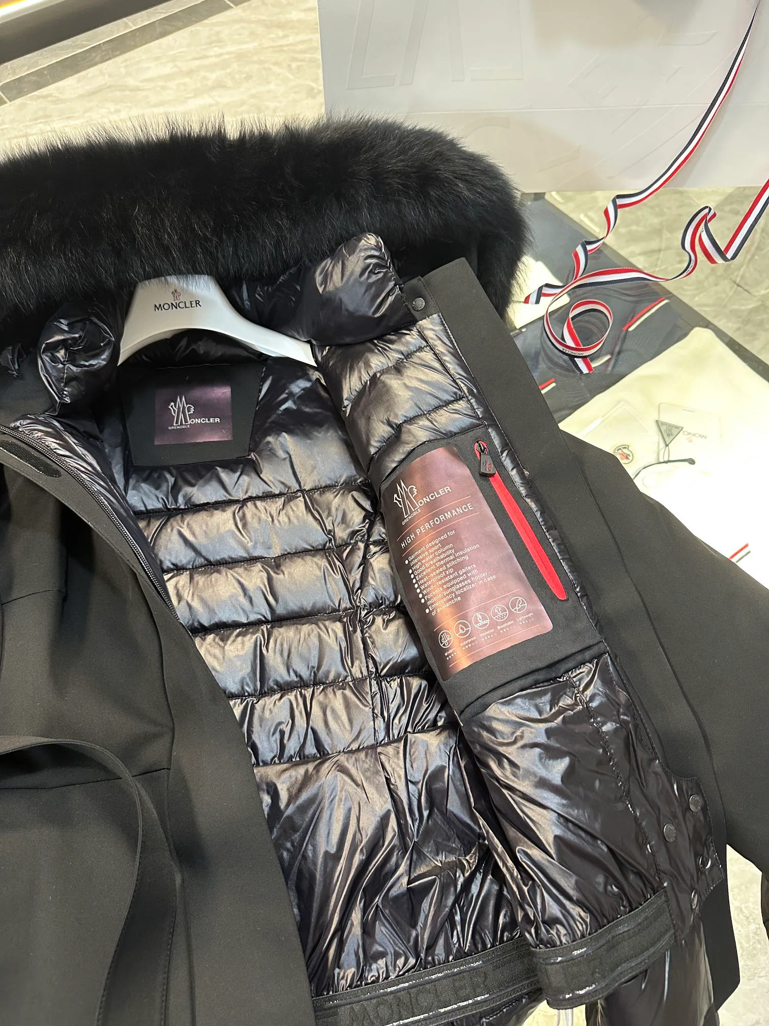 Куртки И Пуховики Женские Moncler 18133804