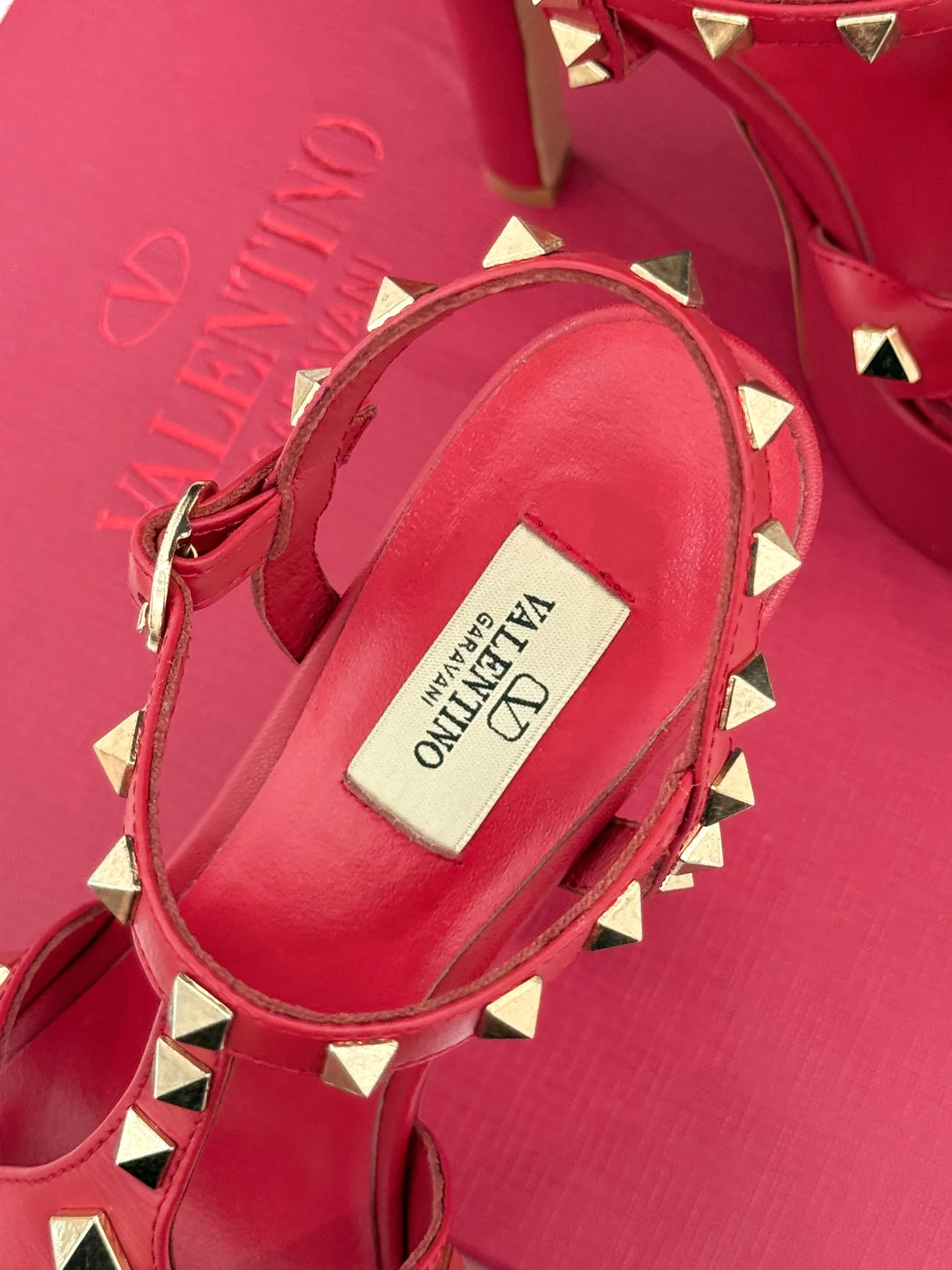 Босоножки Женские Valentino 18198295
