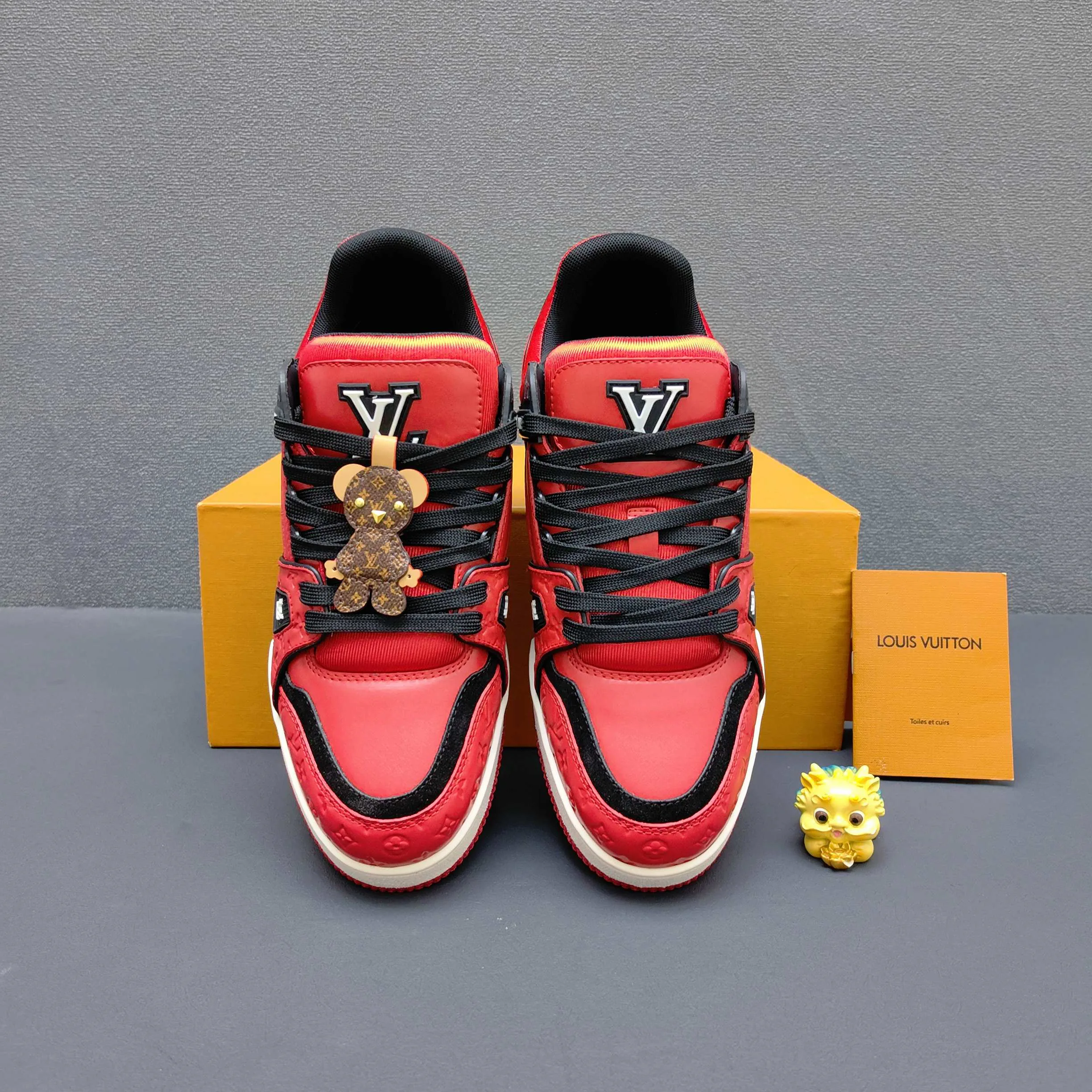 Кроссовки Женские Louis Vuitton 17725109