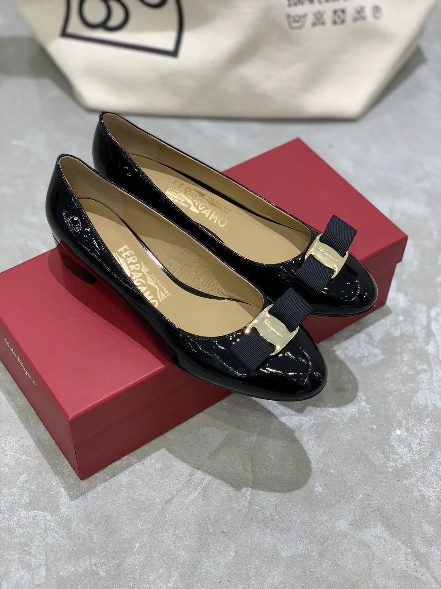Балетки Женские Salvatore Ferragamo 18340668