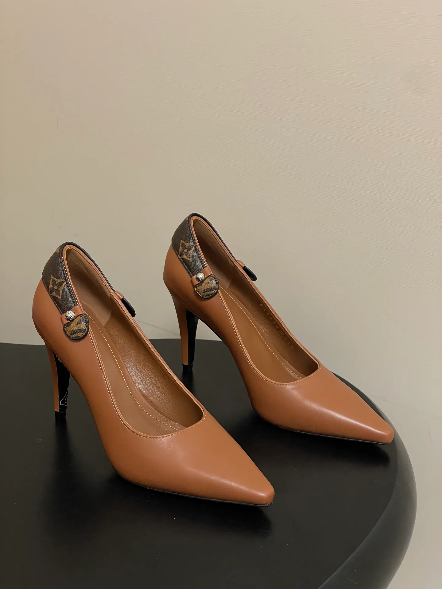 Сандалии Женские Louis Vuitton 668696
