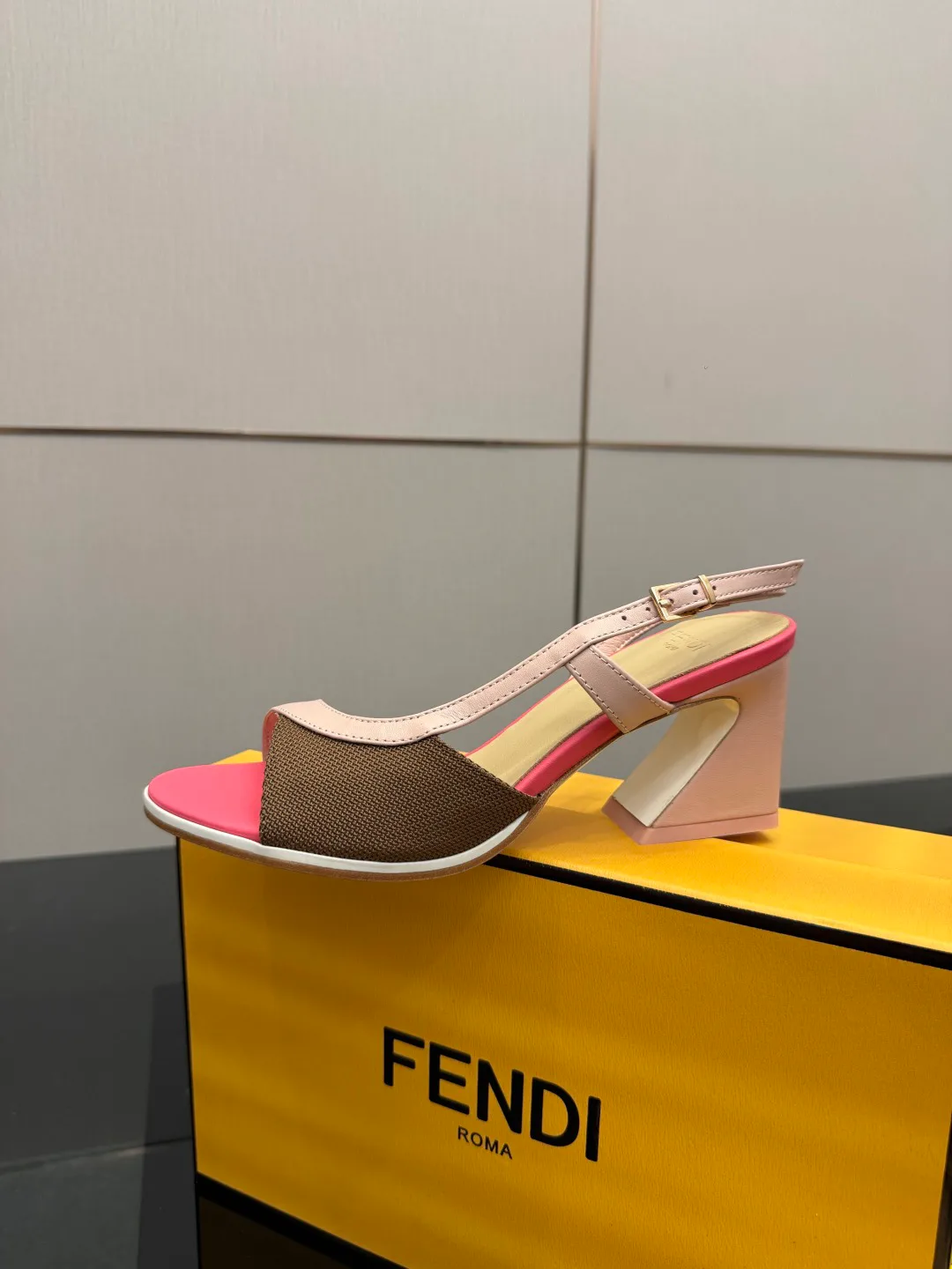 Туфли Женские Fendi 11755386