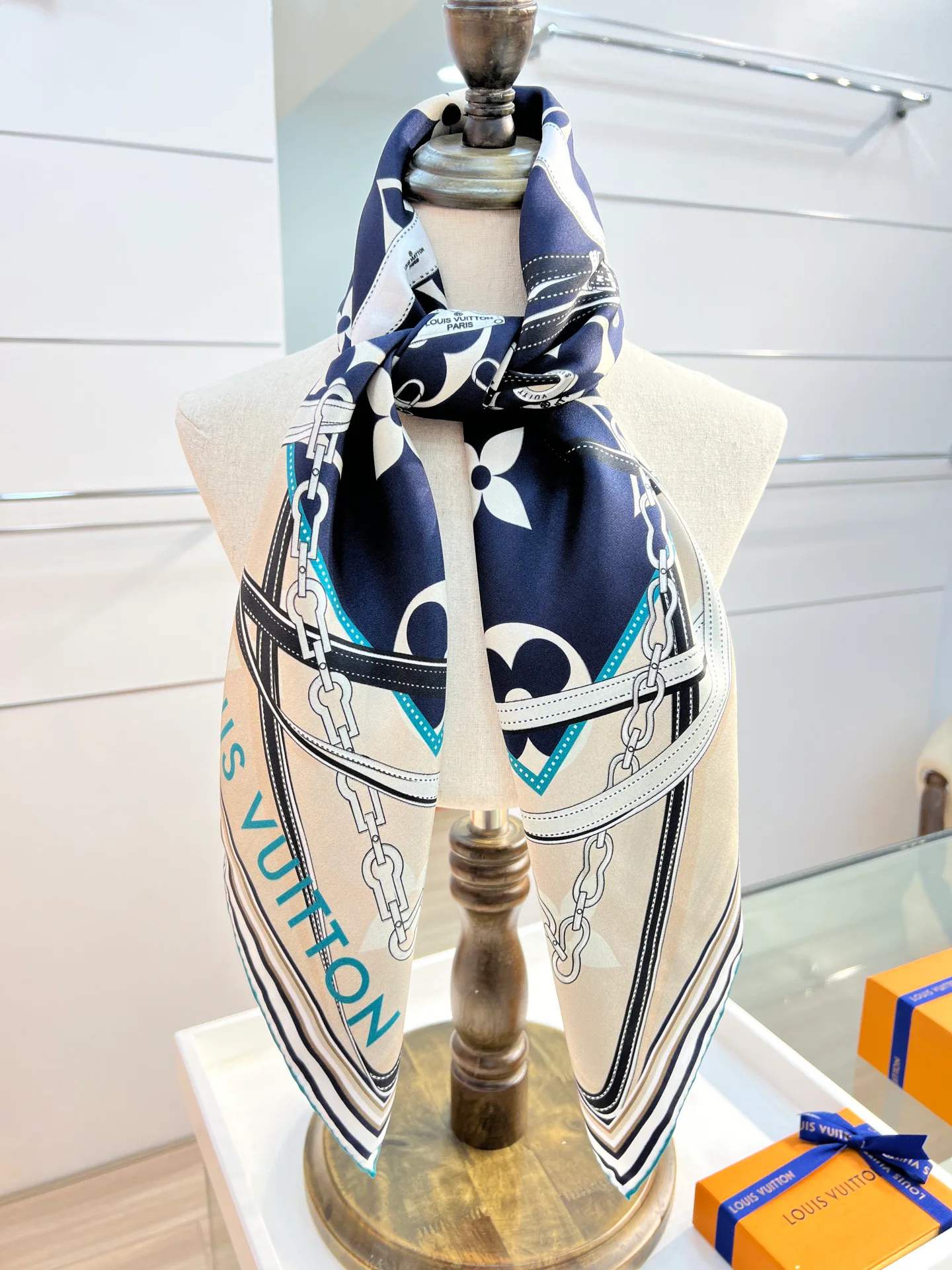 Шарфы Loewe 23382