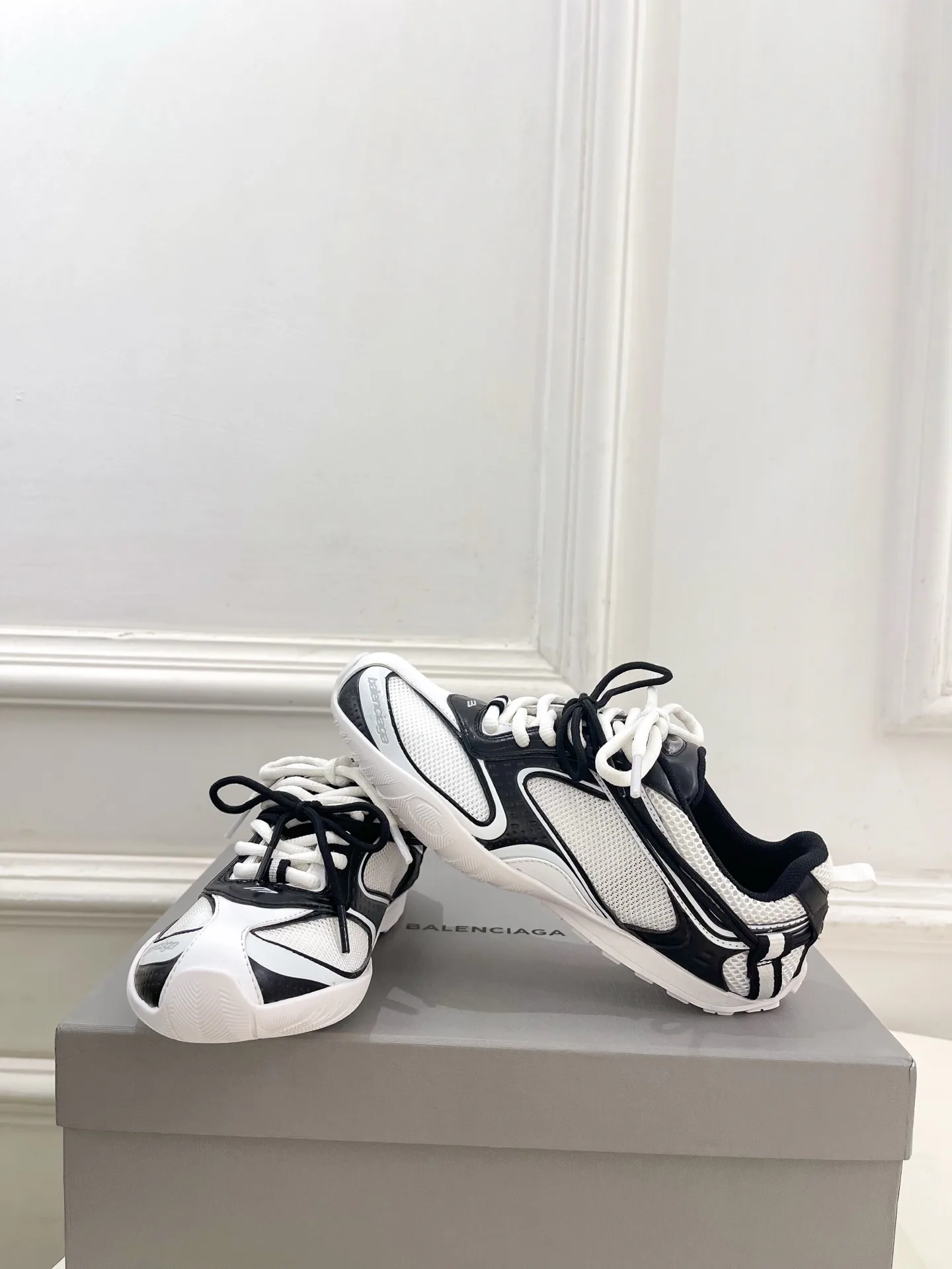 Кроссовки Женские Balenciaga 13340929