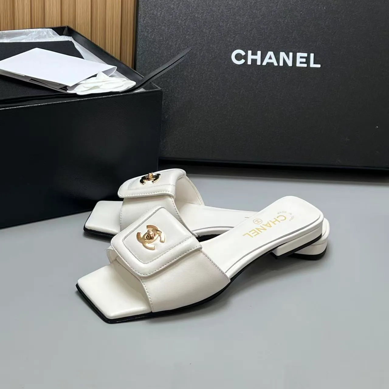 Шлепанцы Женские Chanel 11709164