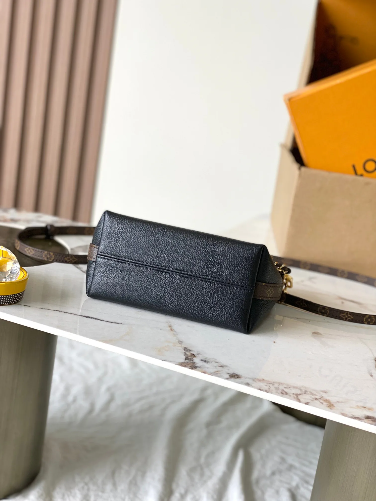 Классические Сумки Женские Louis Vuitton 18170485