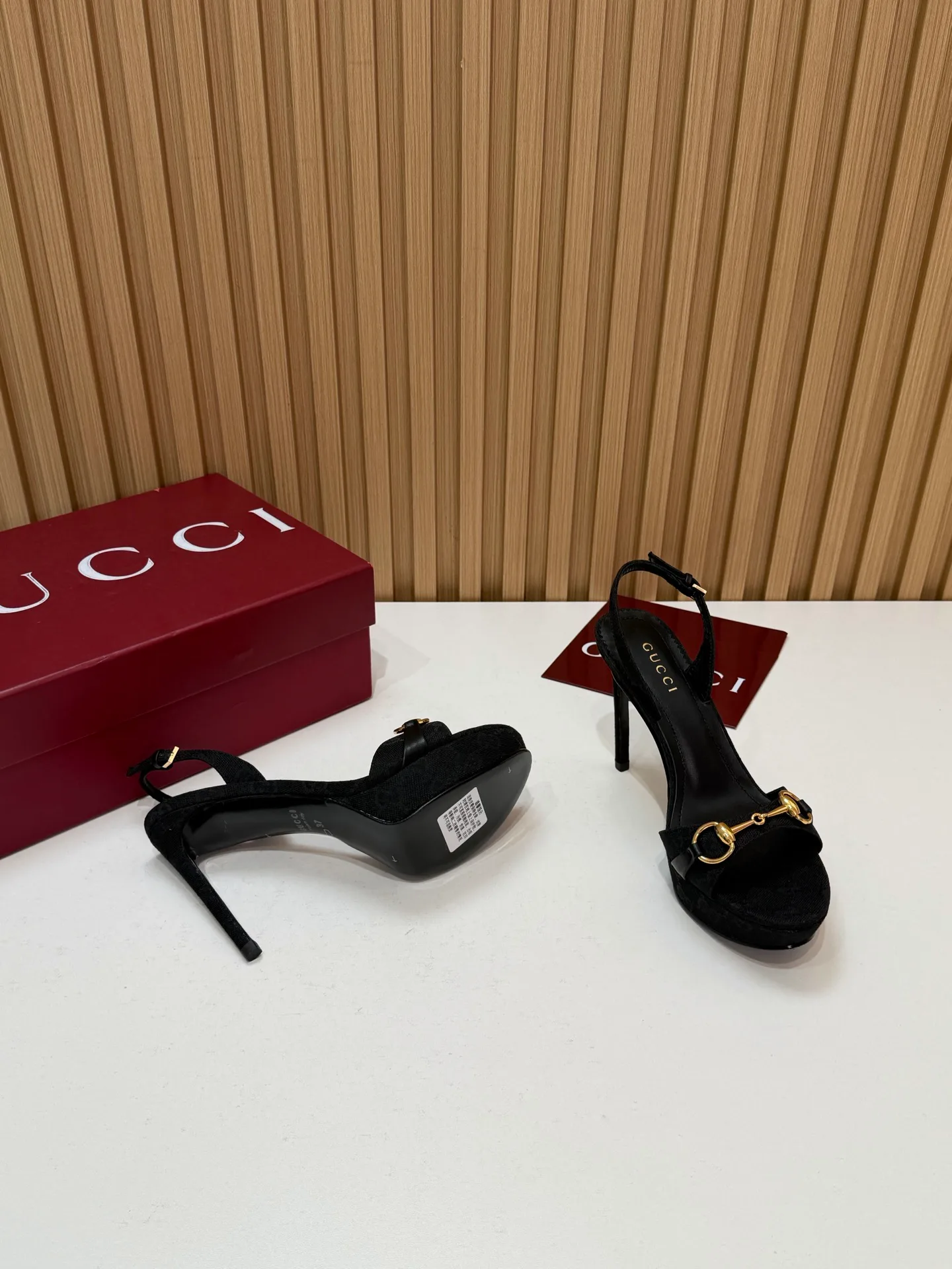 Босоножки Женские Gucci 18396268