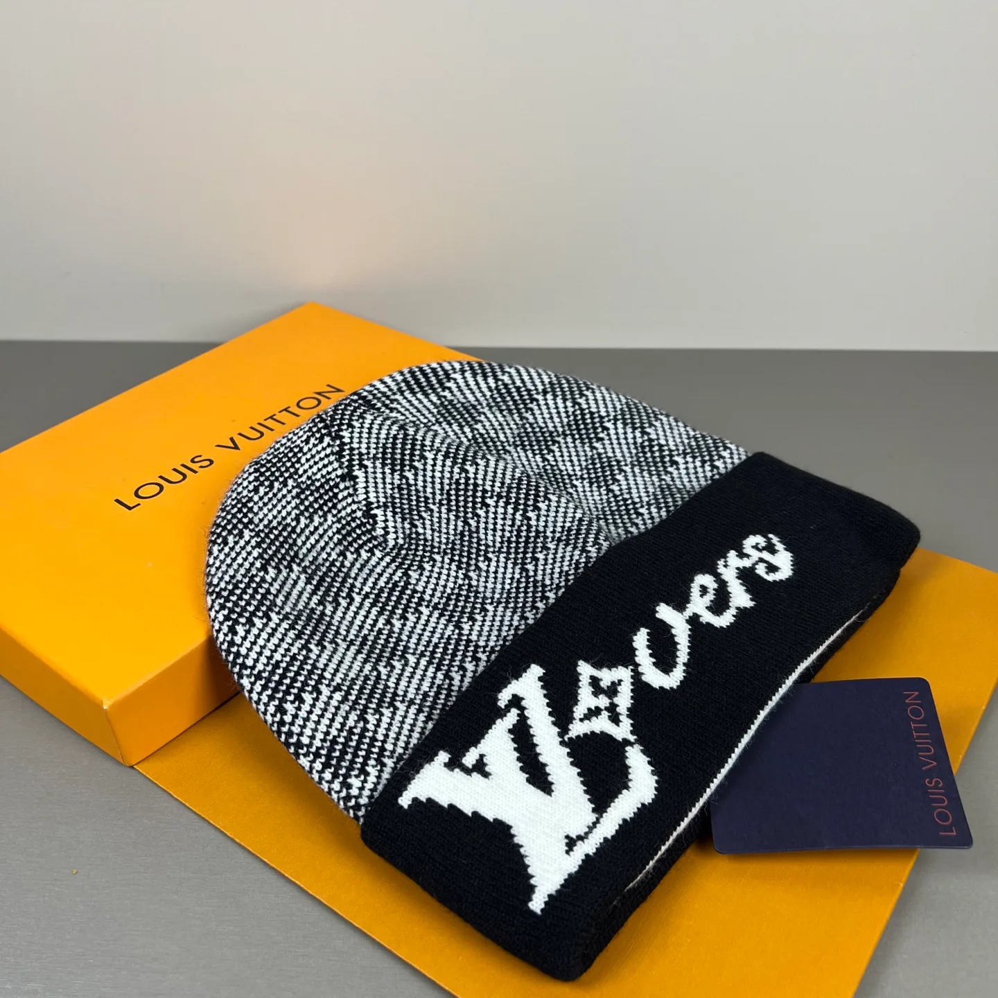 Головные Уборы Louis Vuitton 18105732