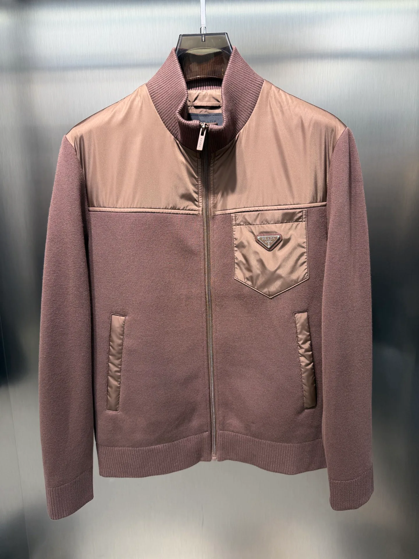 Куртки И Пуховики Женские Prada 18177863