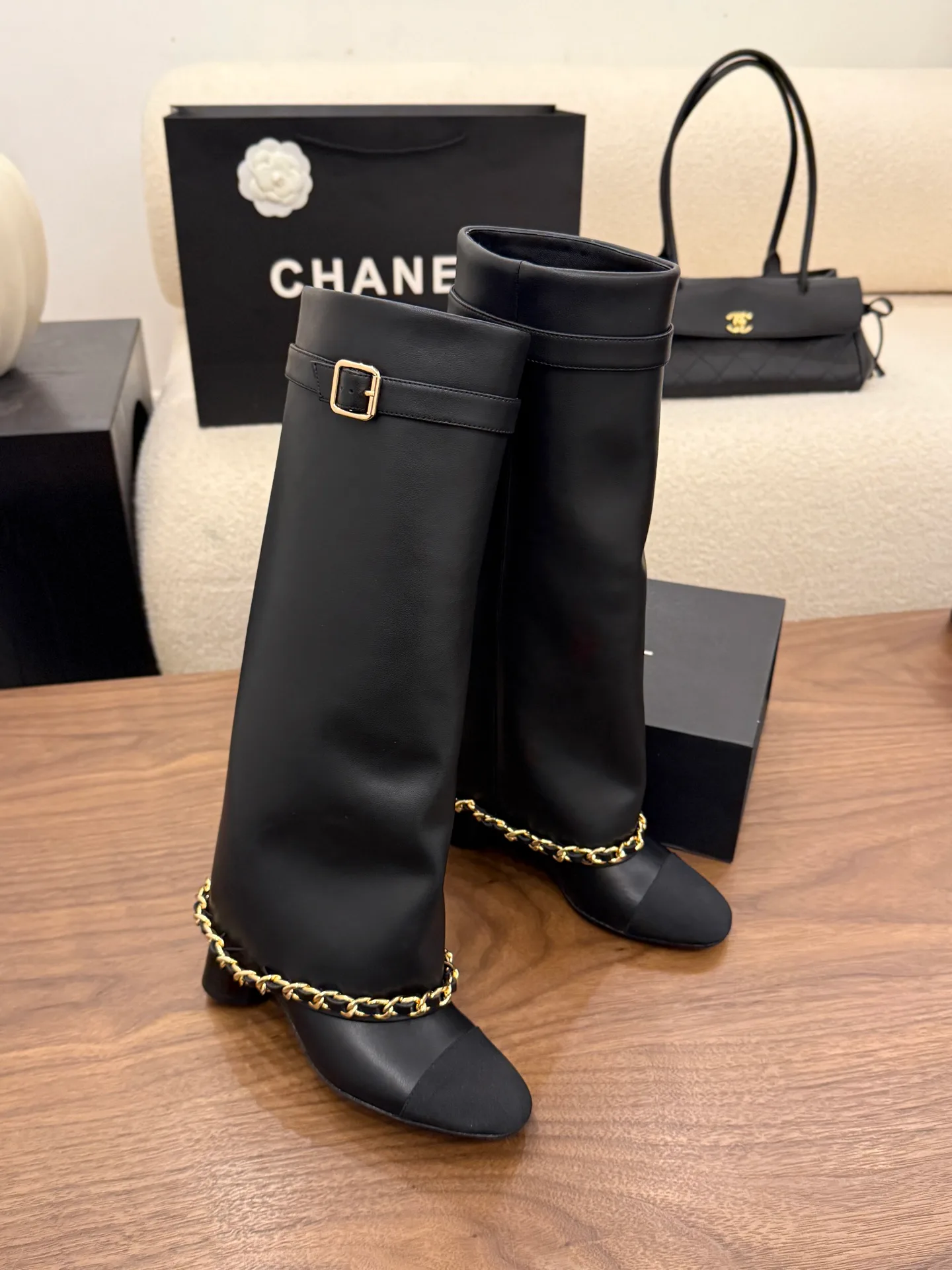 Сапоги Женские Chanel 18223556