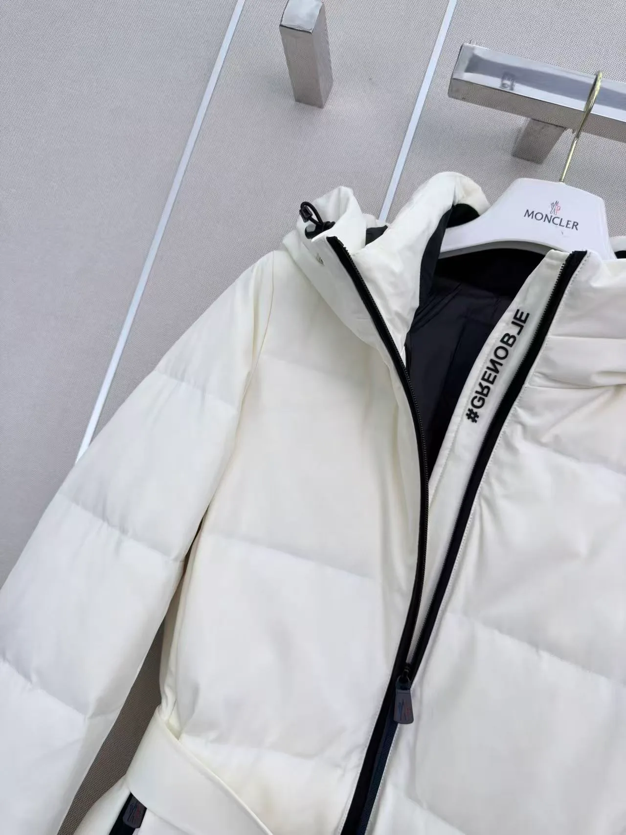 Куртки И Пуховики Женские Moncler 18402392
