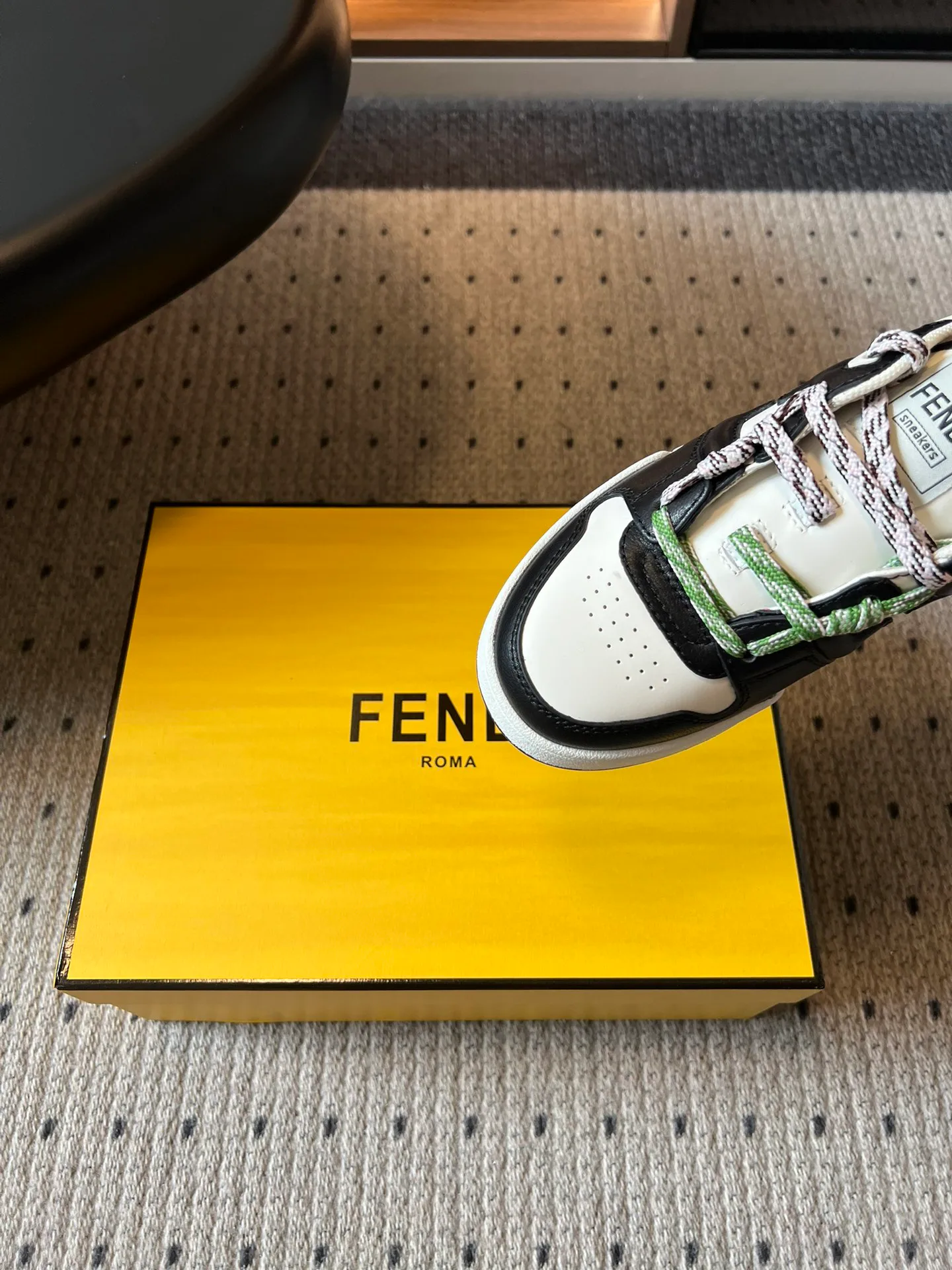Кроссовки Женские Fendi 18497966