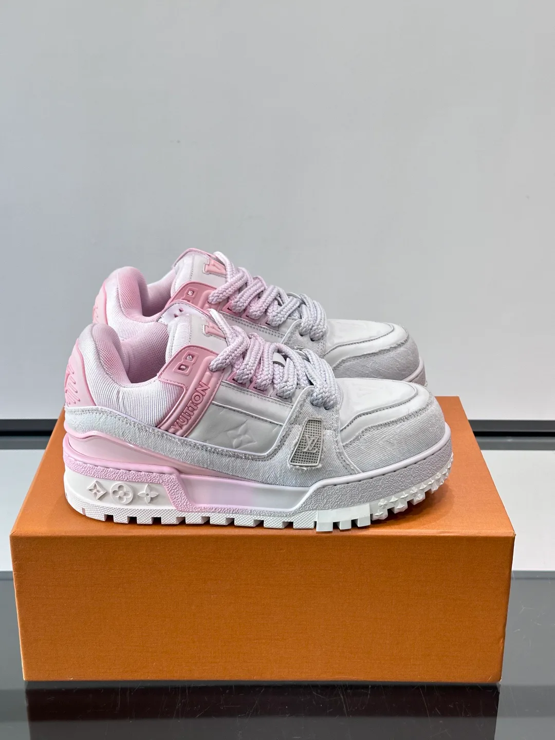 Кроссовки Женские Louis Vuitton 13580307