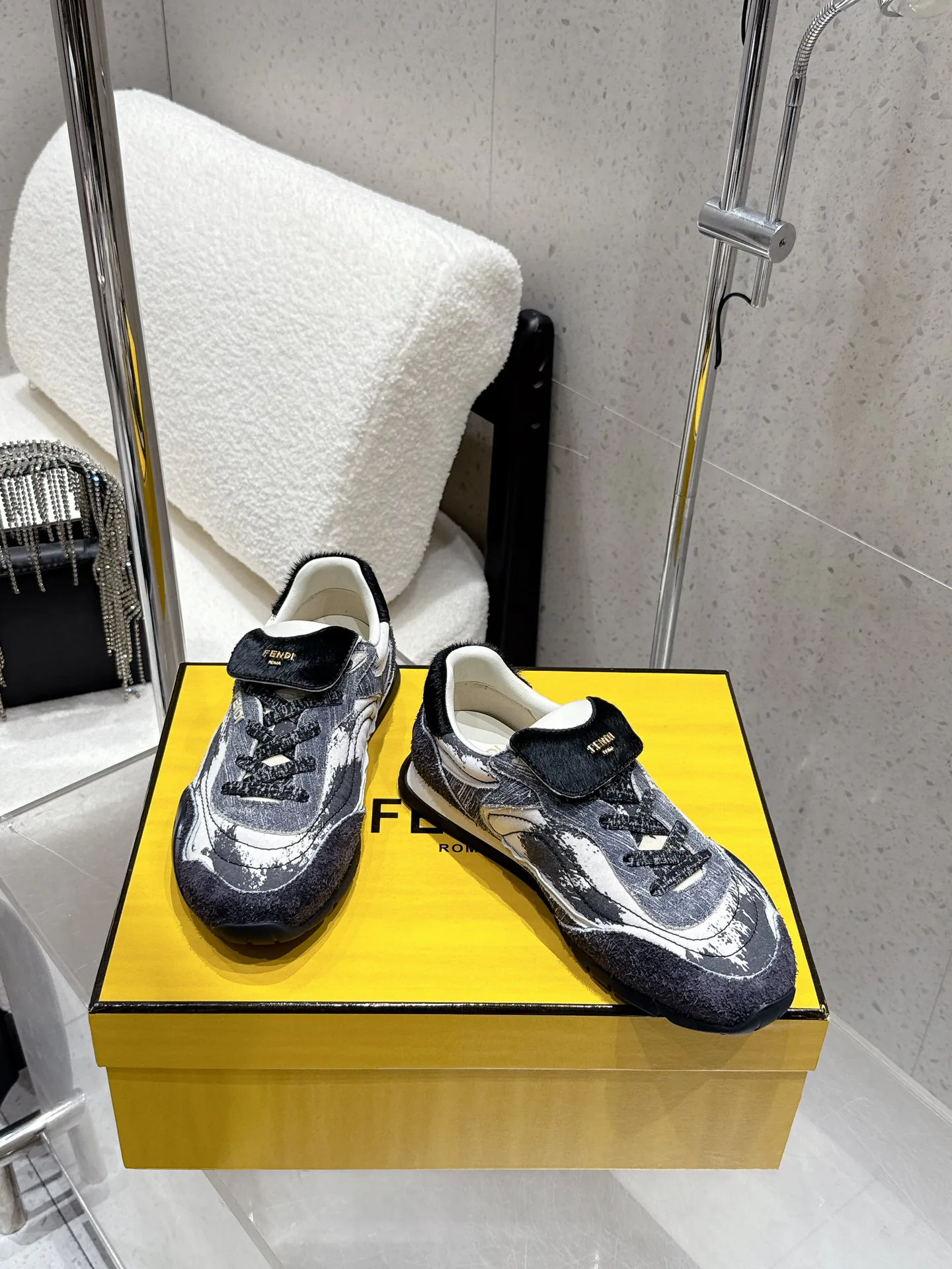 Кроссовки Женские Fendi 13078810