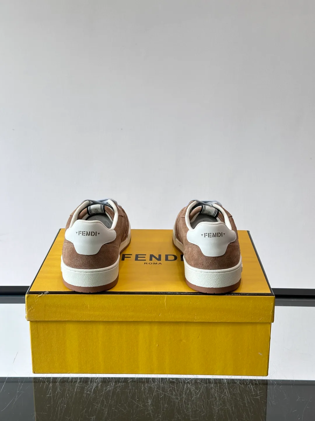 Кроссовки Женские Fendi 18872101