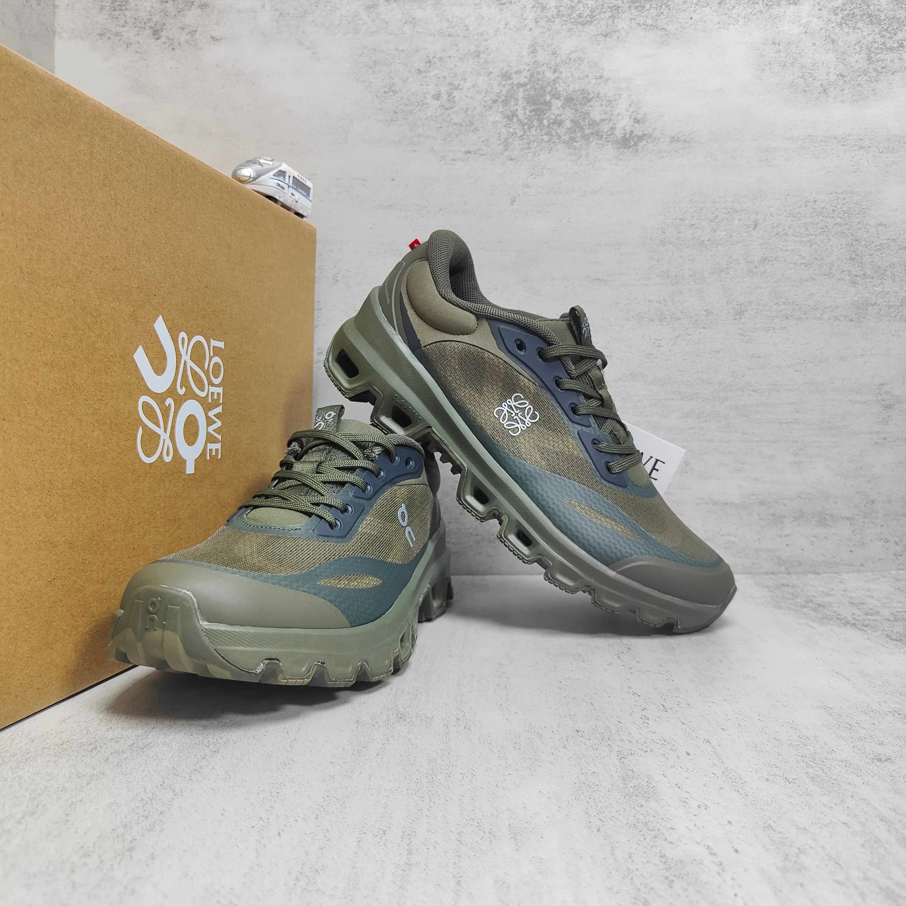 Кроссовки Женские Loewe 108332