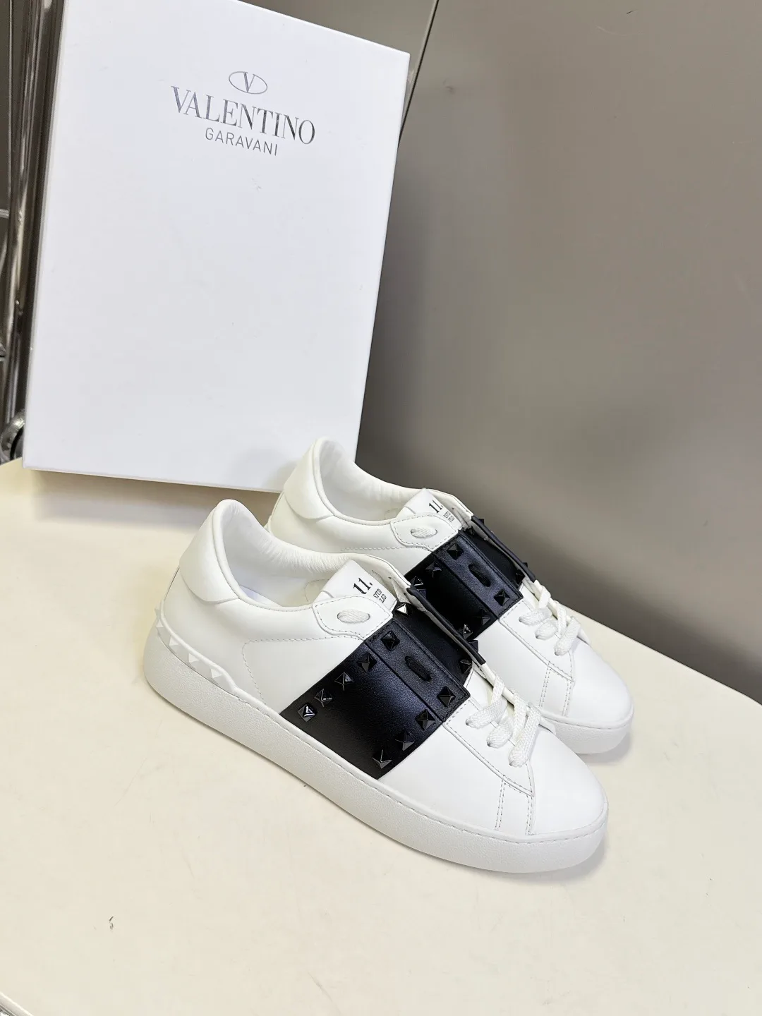Кроссовки Женские Valentino 18817576