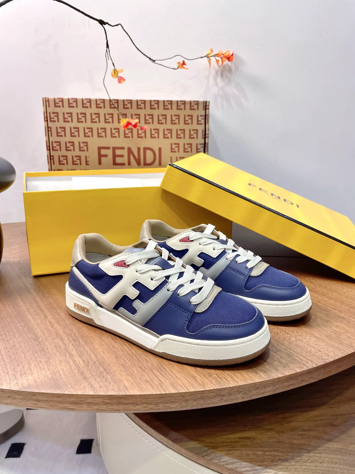 Кроссовки Женские Fendi 17957373
